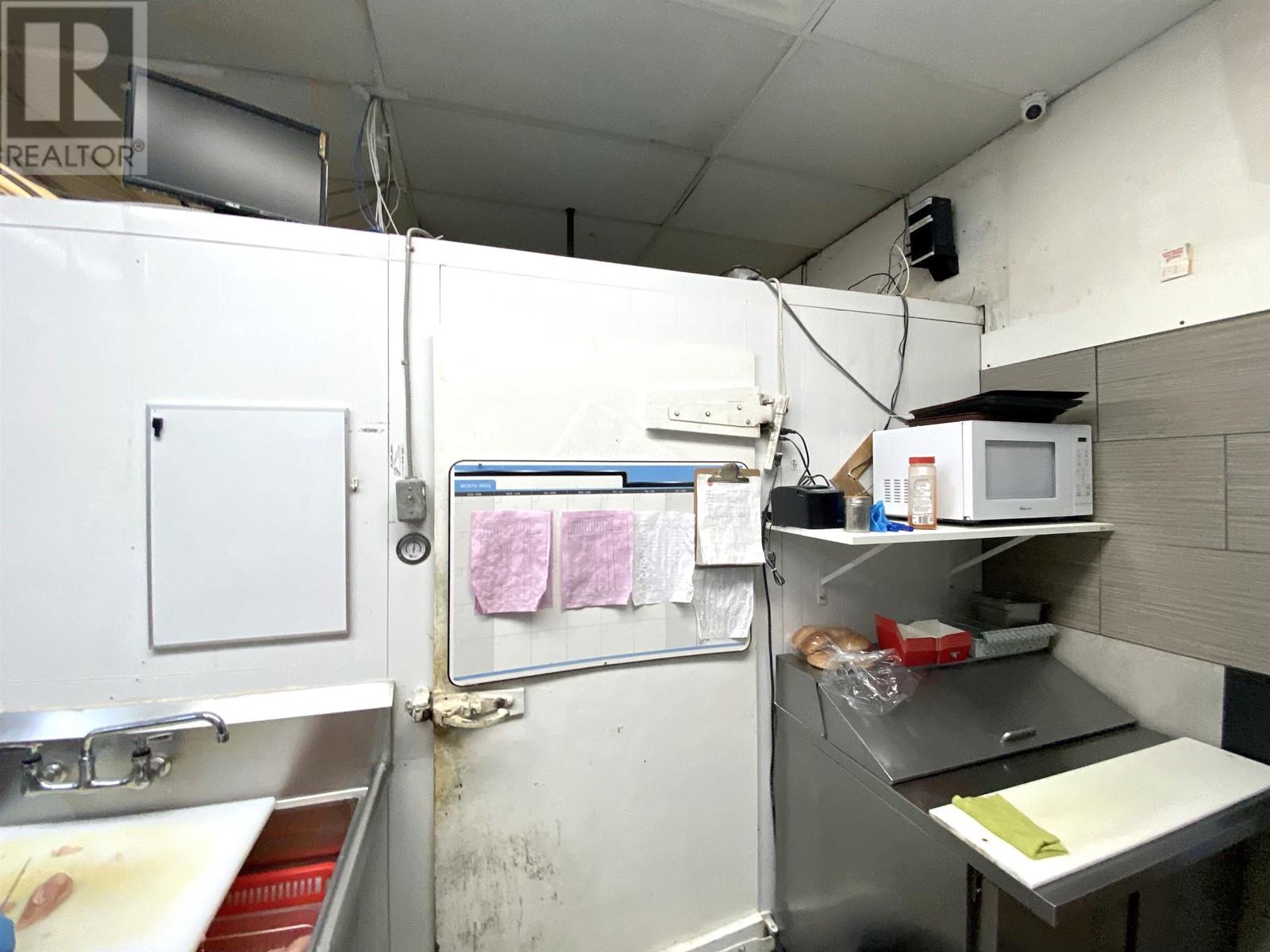 2887 E Broadway, Vancouver, British Columbia  V5M 1Y9 - Photo 8 - C8054504