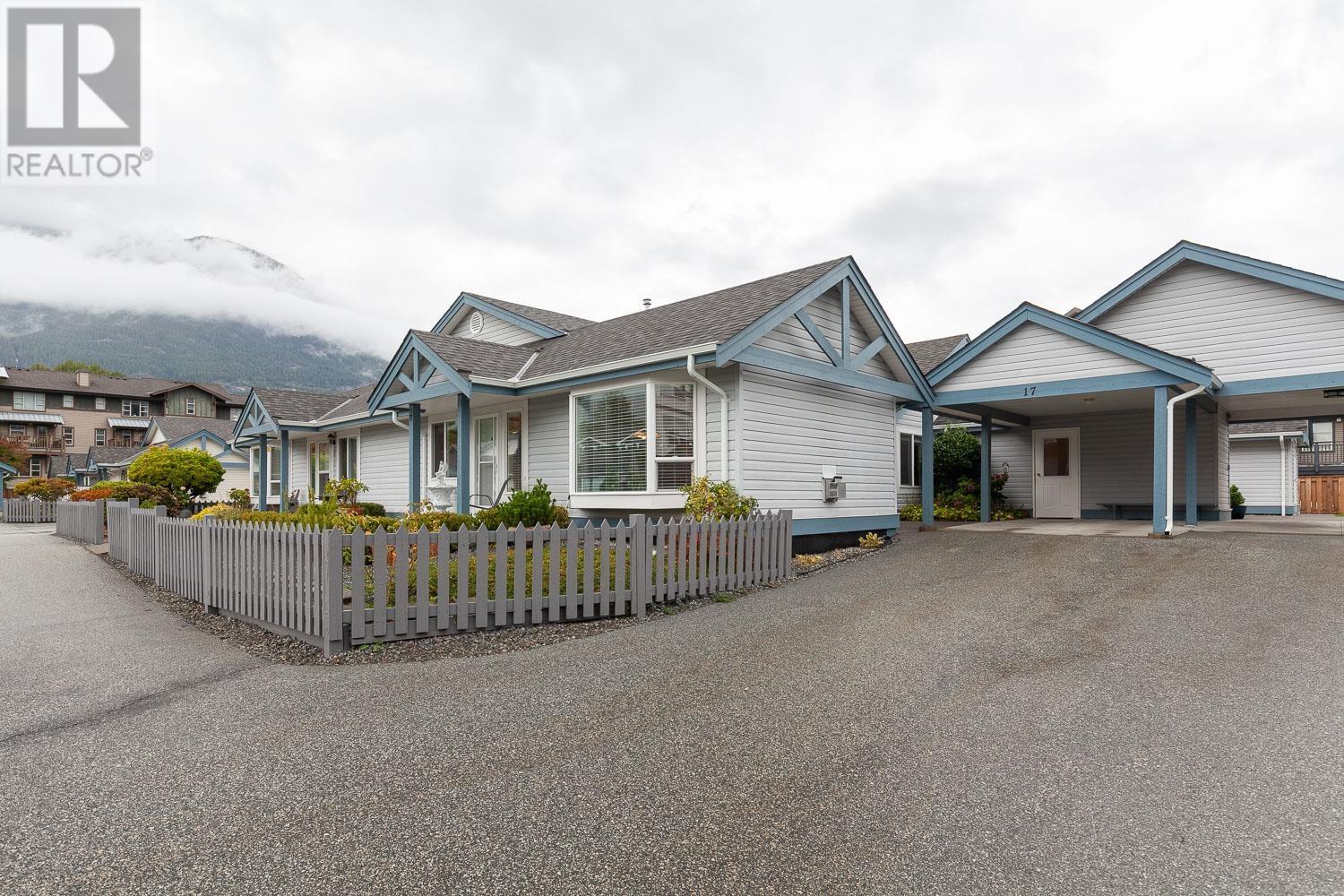 17 1201 PEMBERTON AVENUE, squamish, British Columbia