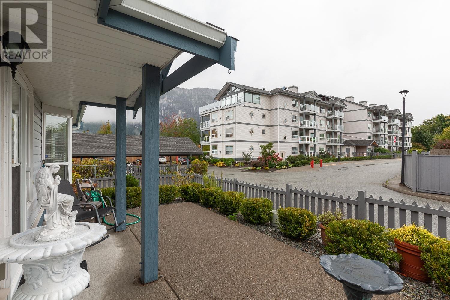 17 1201 Pemberton Avenue, Squamish, British Columbia  V8B 0J7 - Photo 4 - R2820408