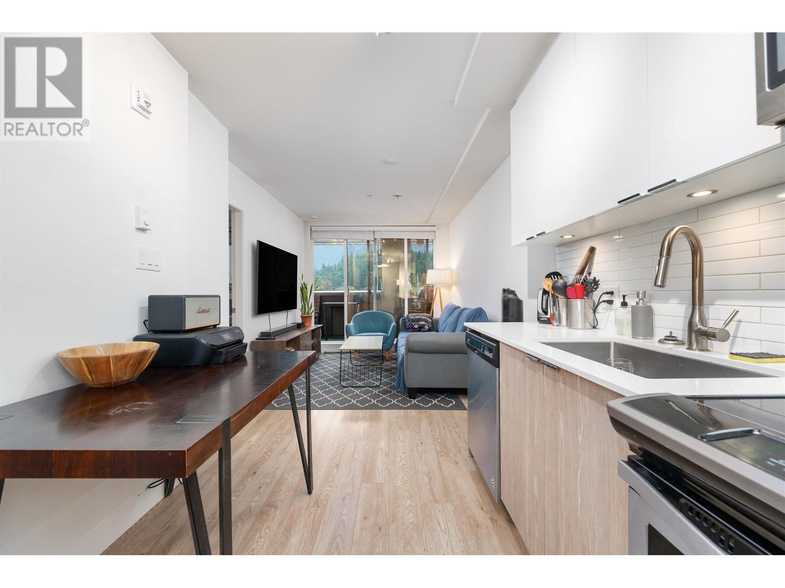 211 37881 Cleveland Avenue, Squamish, British Columbia  V8B 0Z7 - Photo 2 - R2820418