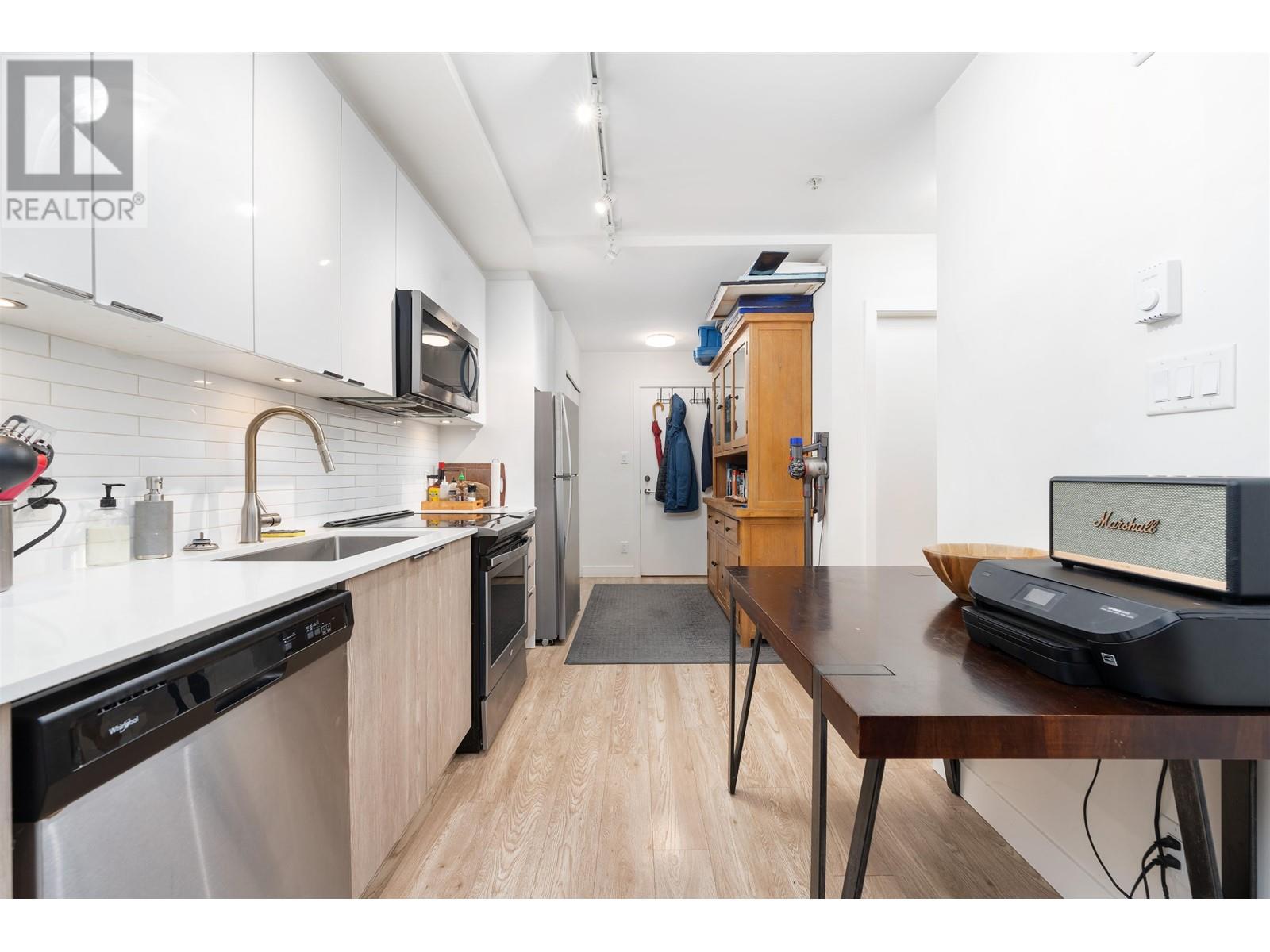 211 37881 Cleveland Avenue, Squamish, British Columbia  V8B 0Z7 - Photo 3 - R2820418