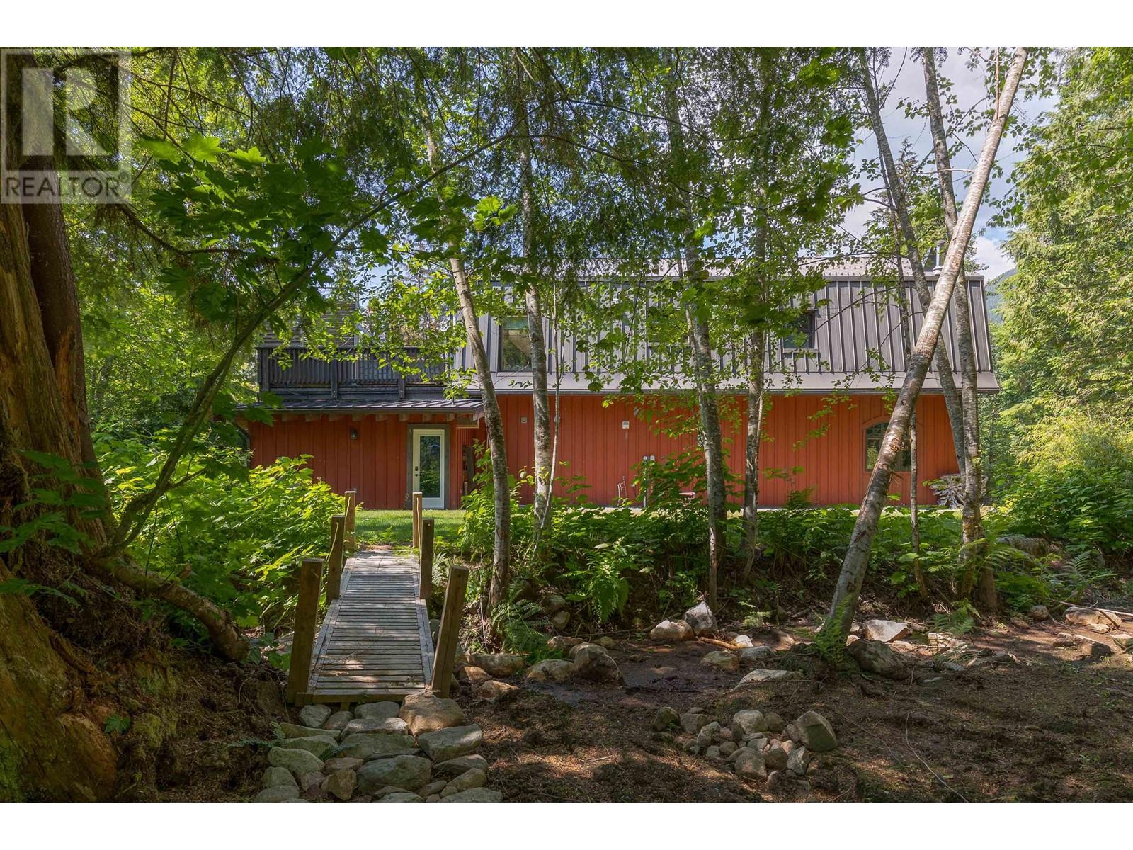 2030 N Rustad Road, Squamish, British Columbia  V0N 1H0 - Photo 21 - R2793918