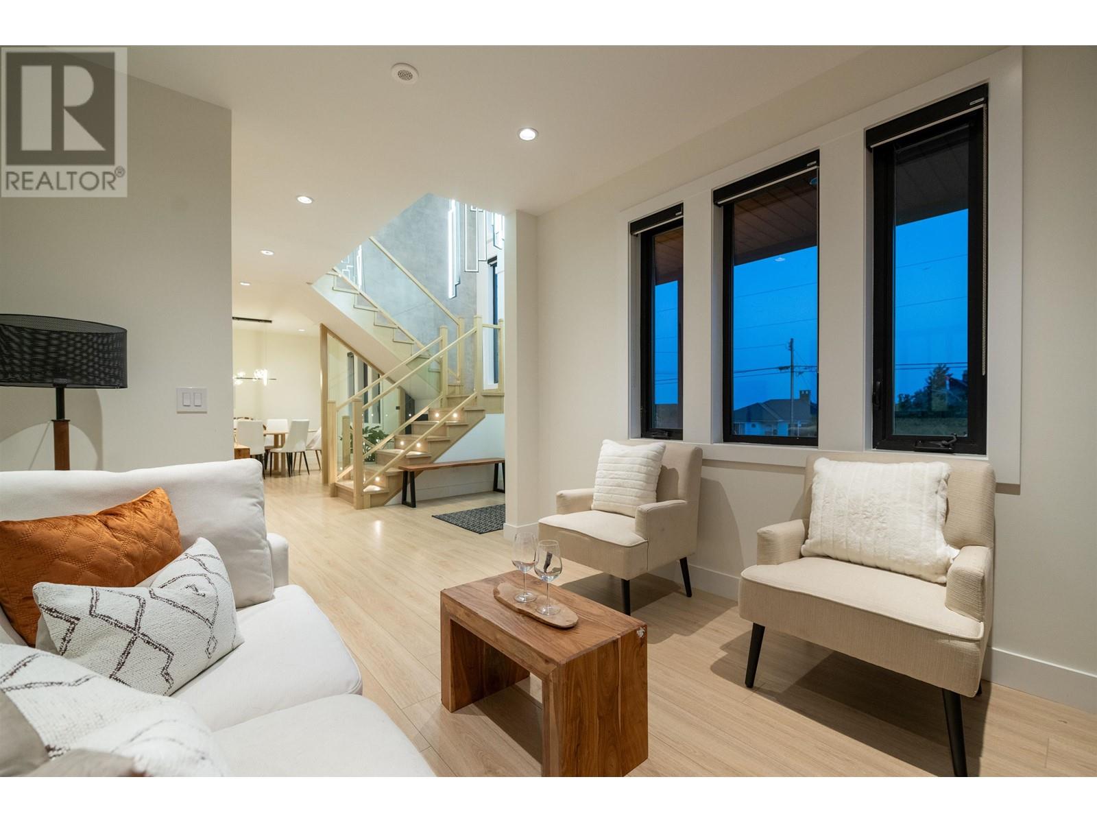 718 E Keith Road, North Vancouver, British Columbia  V7L 1W7 - Photo 5 - R2820159
