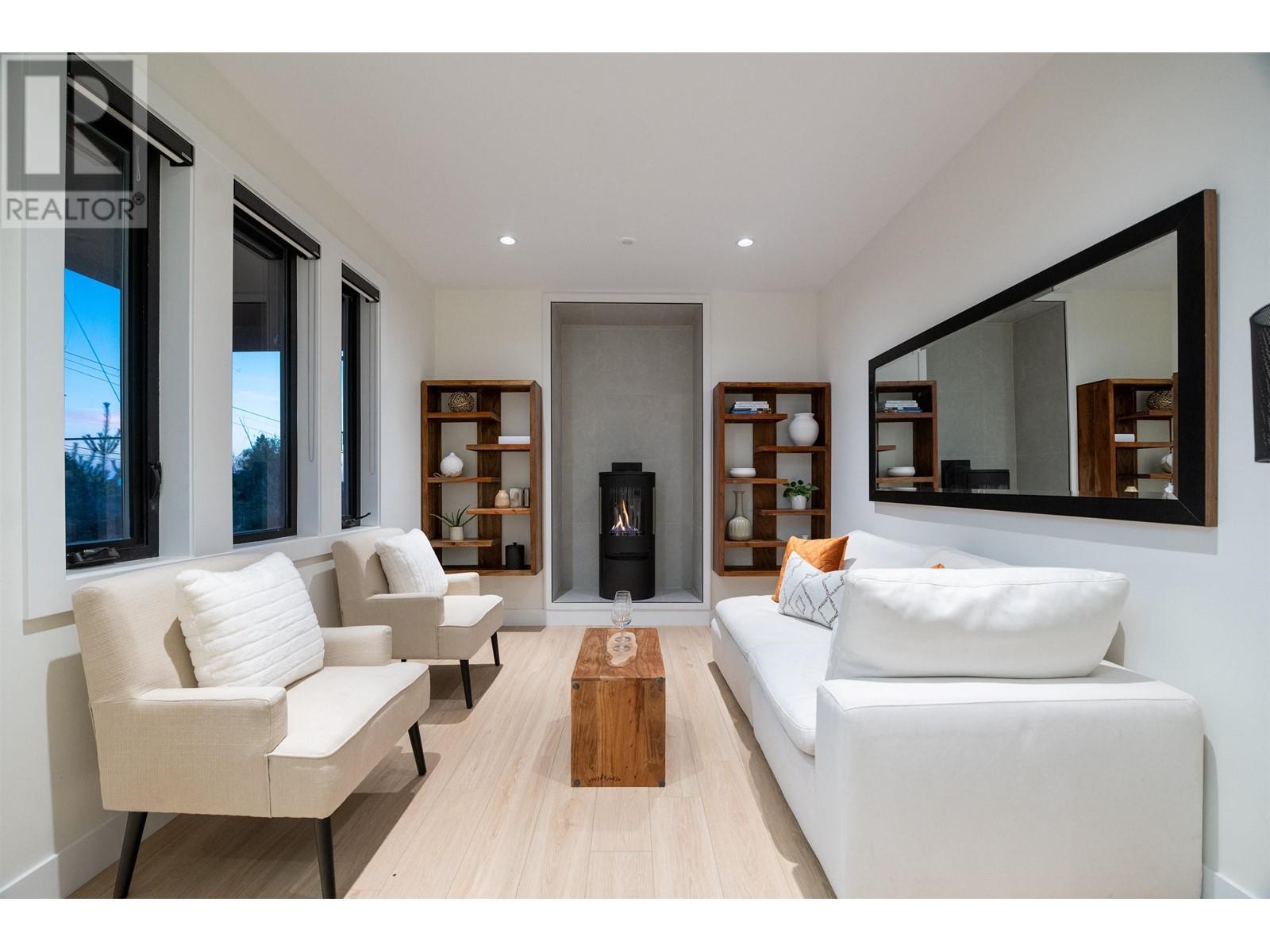 718 E Keith Road, North Vancouver, British Columbia  V7L 1W7 - Photo 7 - R2820159