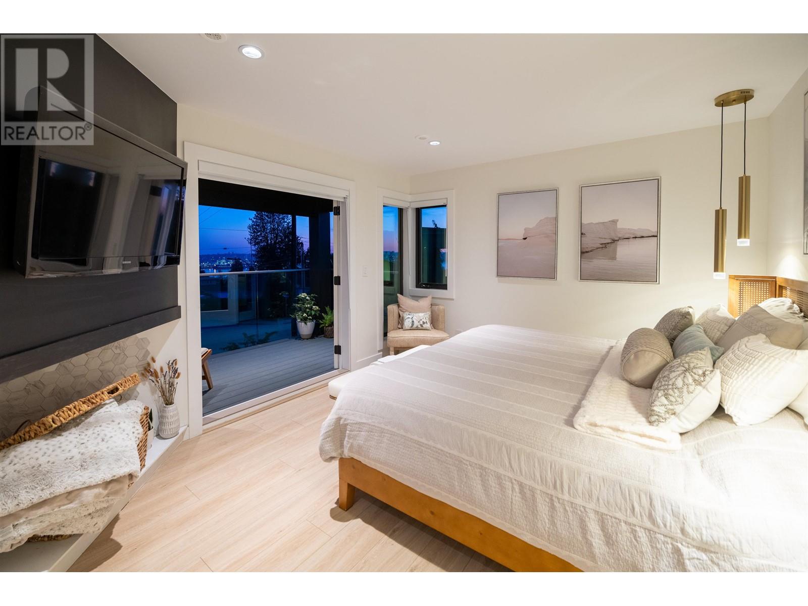 718 E Keith Road, North Vancouver, British Columbia  V7L 1W7 - Photo 18 - R2820159