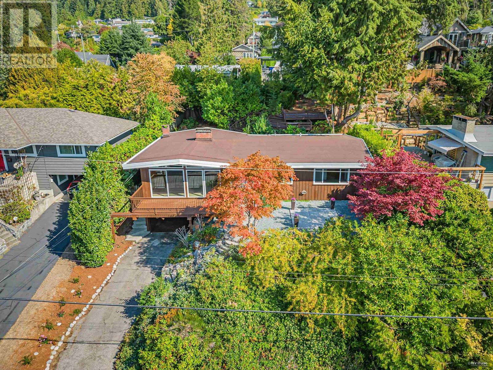 734 CRYSTAL COURT, north vancouver, British Columbia