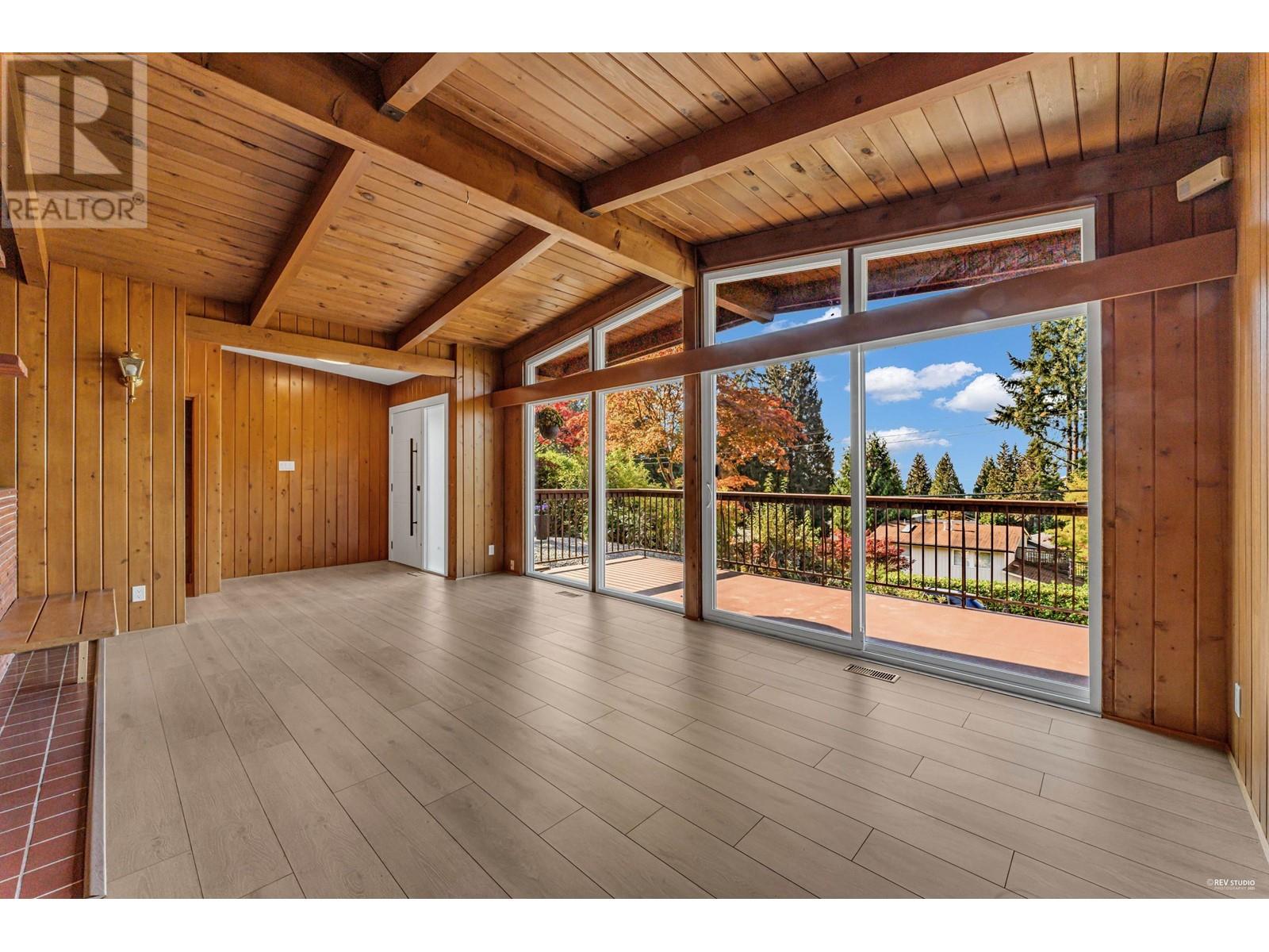 734 Crystal Court, North Vancouver, British Columbia  V7R 2B5 - Photo 3 - R2820428