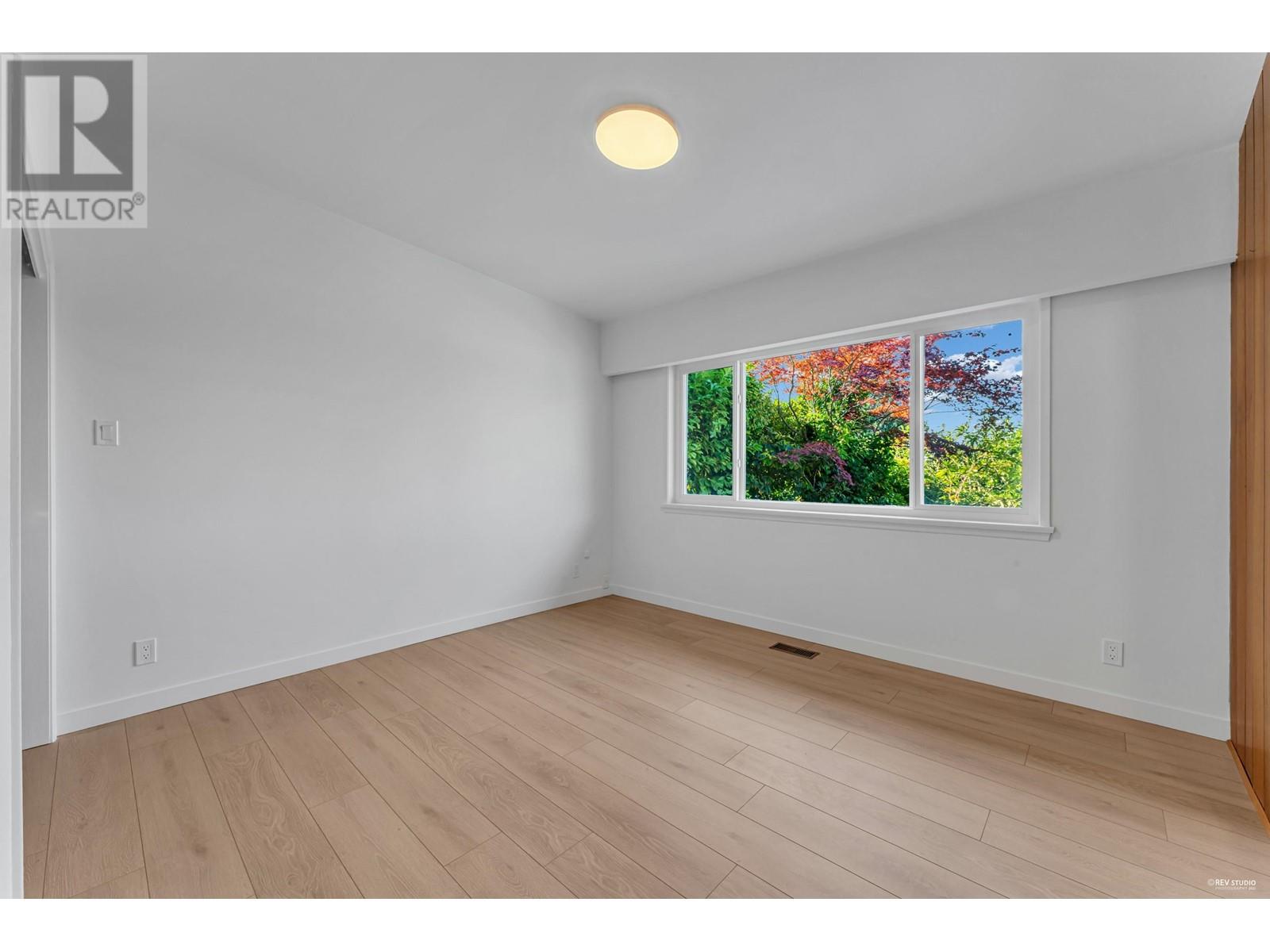 734 Crystal Court, North Vancouver, British Columbia  V7R 2B5 - Photo 25 - R2820428