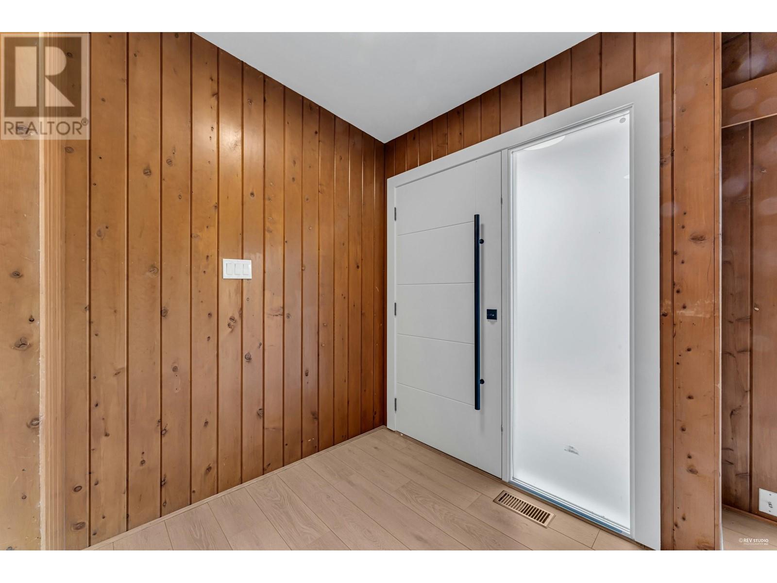 734 Crystal Court, North Vancouver, British Columbia  V7R 2B5 - Photo 10 - R2820428