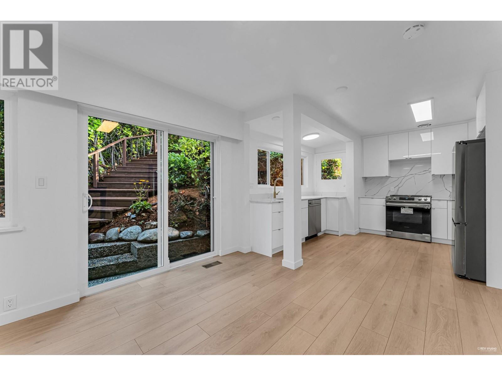 734 Crystal Court, North Vancouver, British Columbia  V7R 2B5 - Photo 14 - R2820428