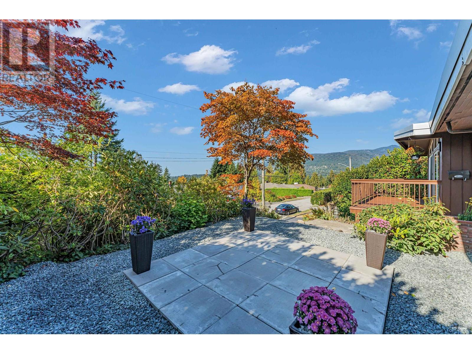 734 Crystal Court, North Vancouver, British Columbia  V7R 2B5 - Photo 34 - R2820428