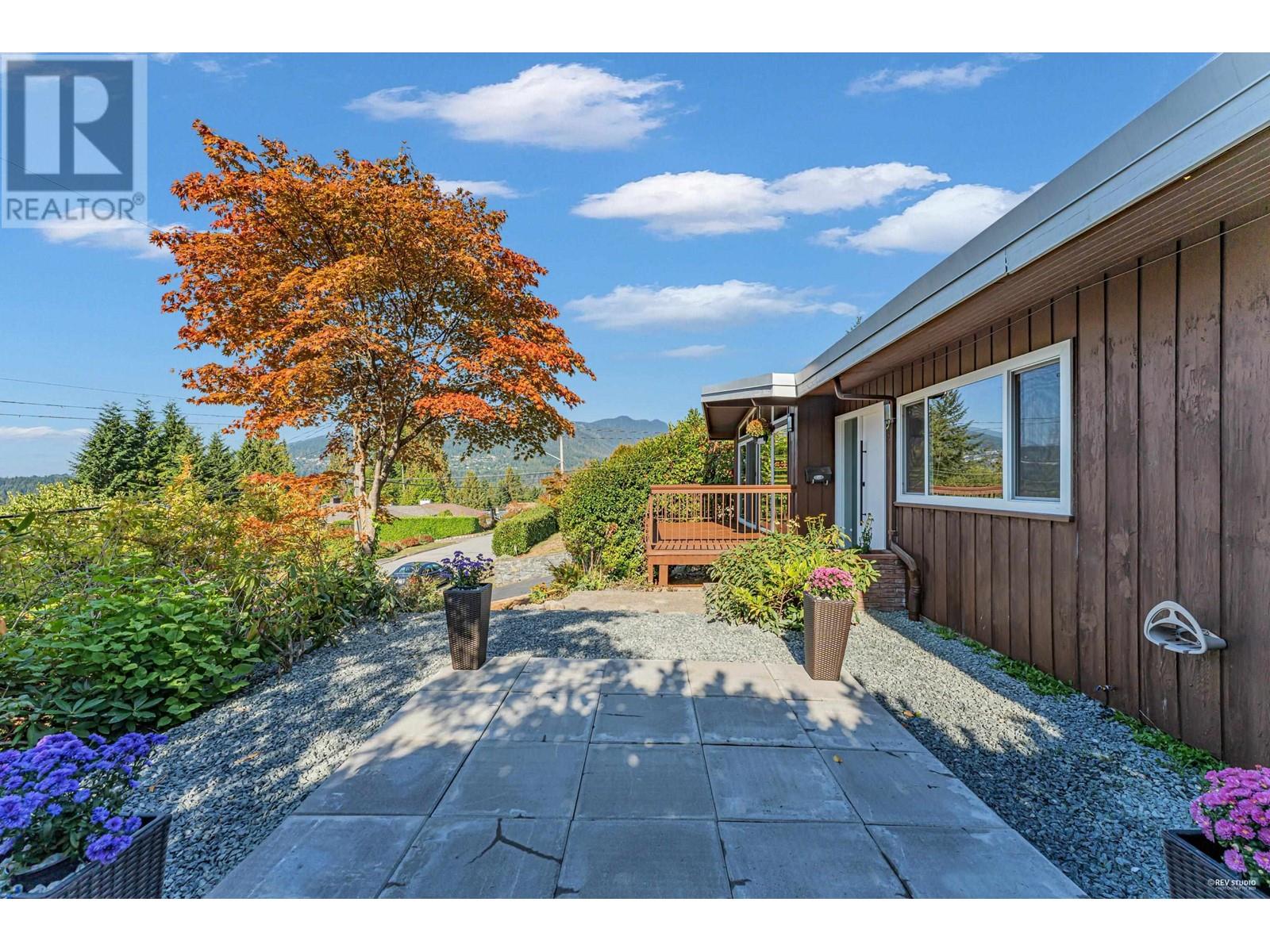 734 Crystal Court, North Vancouver, British Columbia  V7R 2B5 - Photo 35 - R2820428