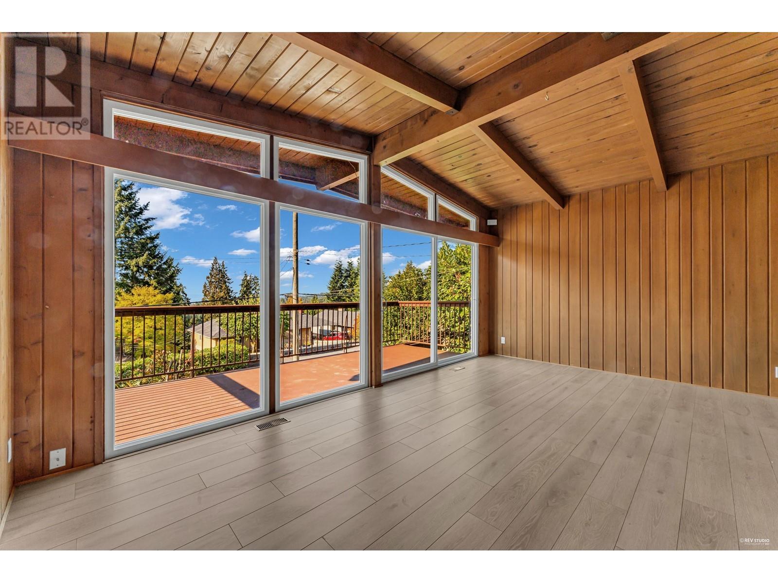 734 Crystal Court, North Vancouver, British Columbia  V7R 2B5 - Photo 7 - R2820428