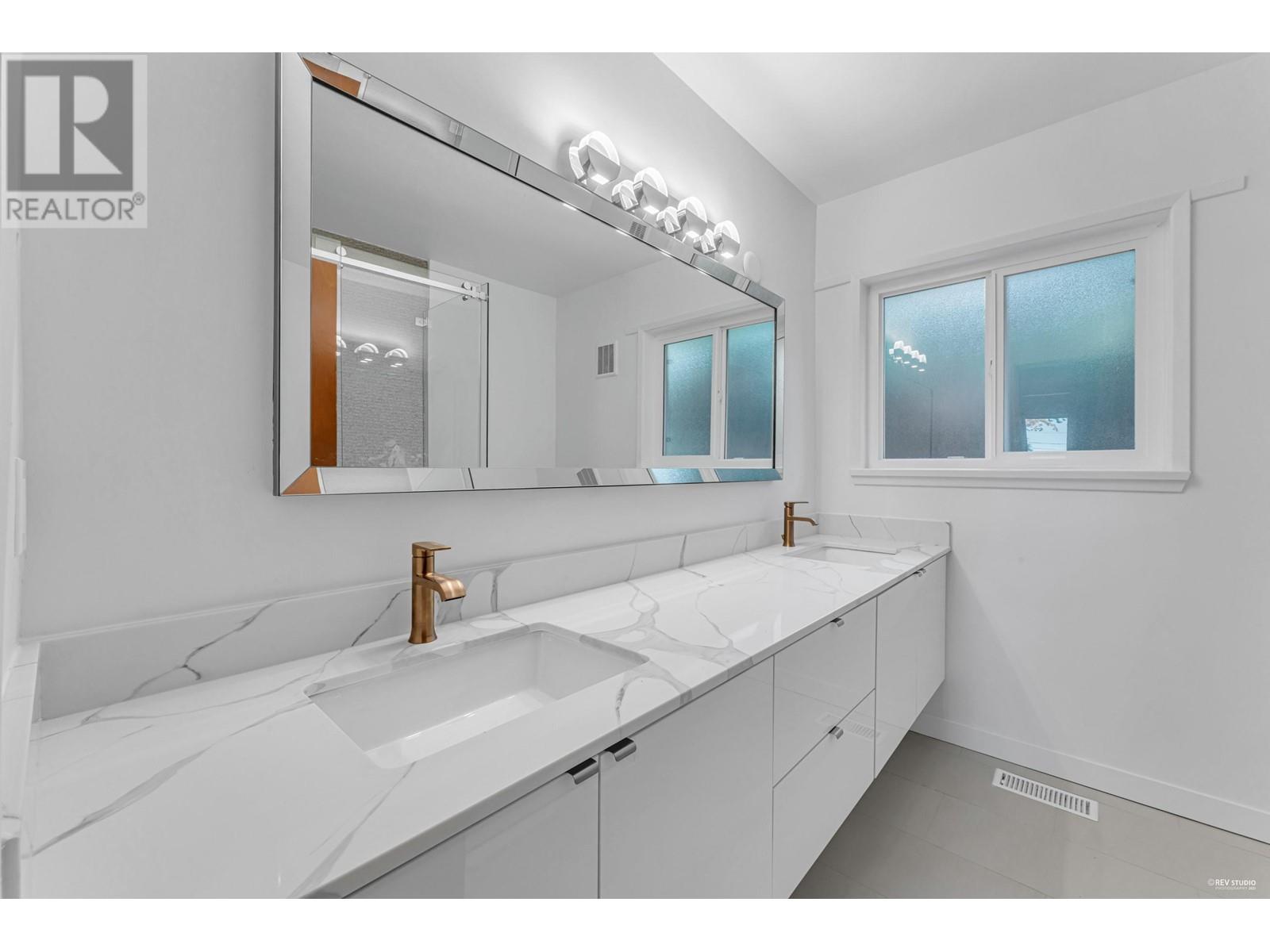 734 Crystal Court, North Vancouver, British Columbia  V7R 2B5 - Photo 29 - R2820428