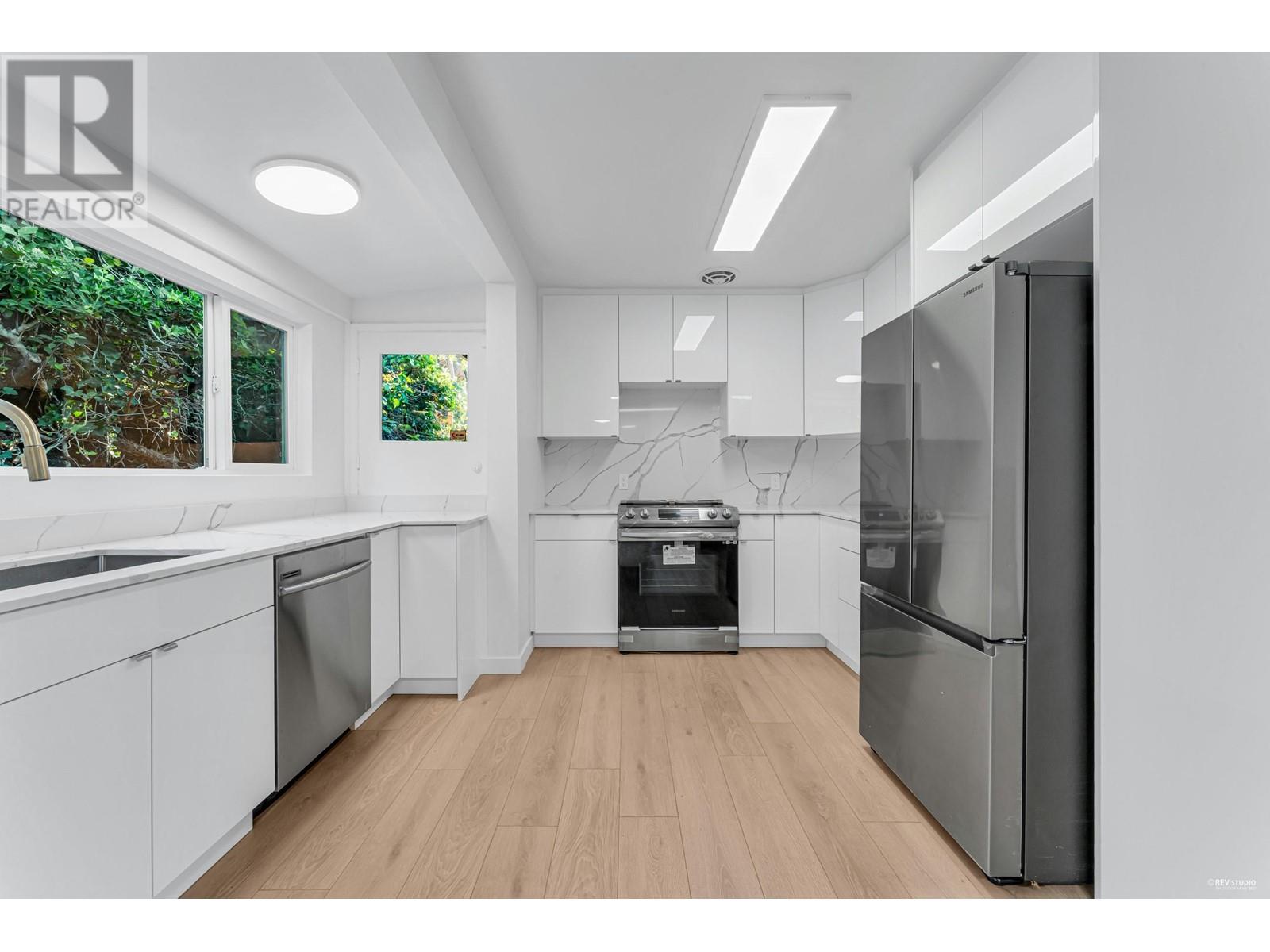 734 Crystal Court, North Vancouver, British Columbia  V7R 2B5 - Photo 18 - R2820428
