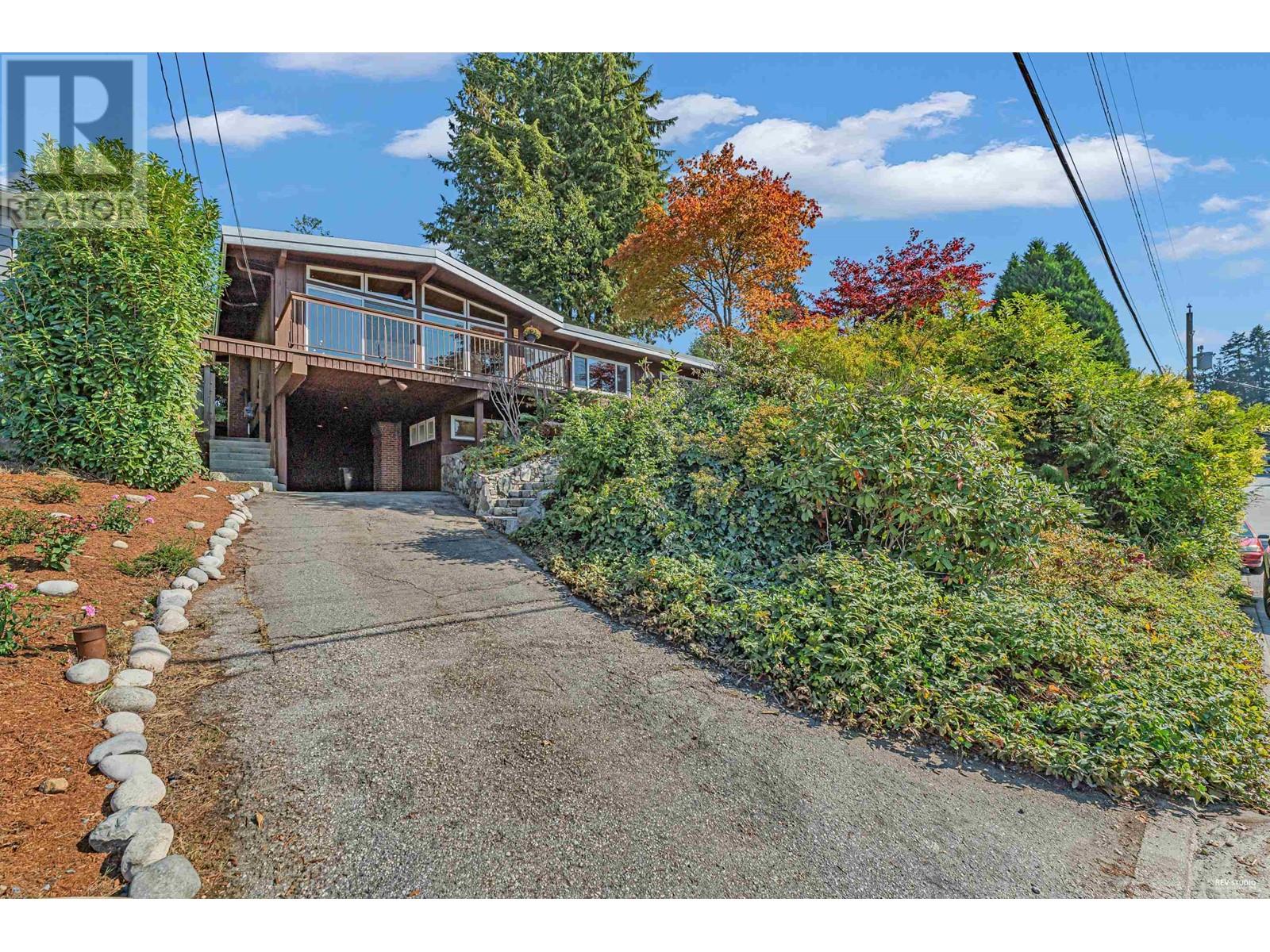 734 Crystal Court, North Vancouver, British Columbia  V7R 2B5 - Photo 36 - R2820428