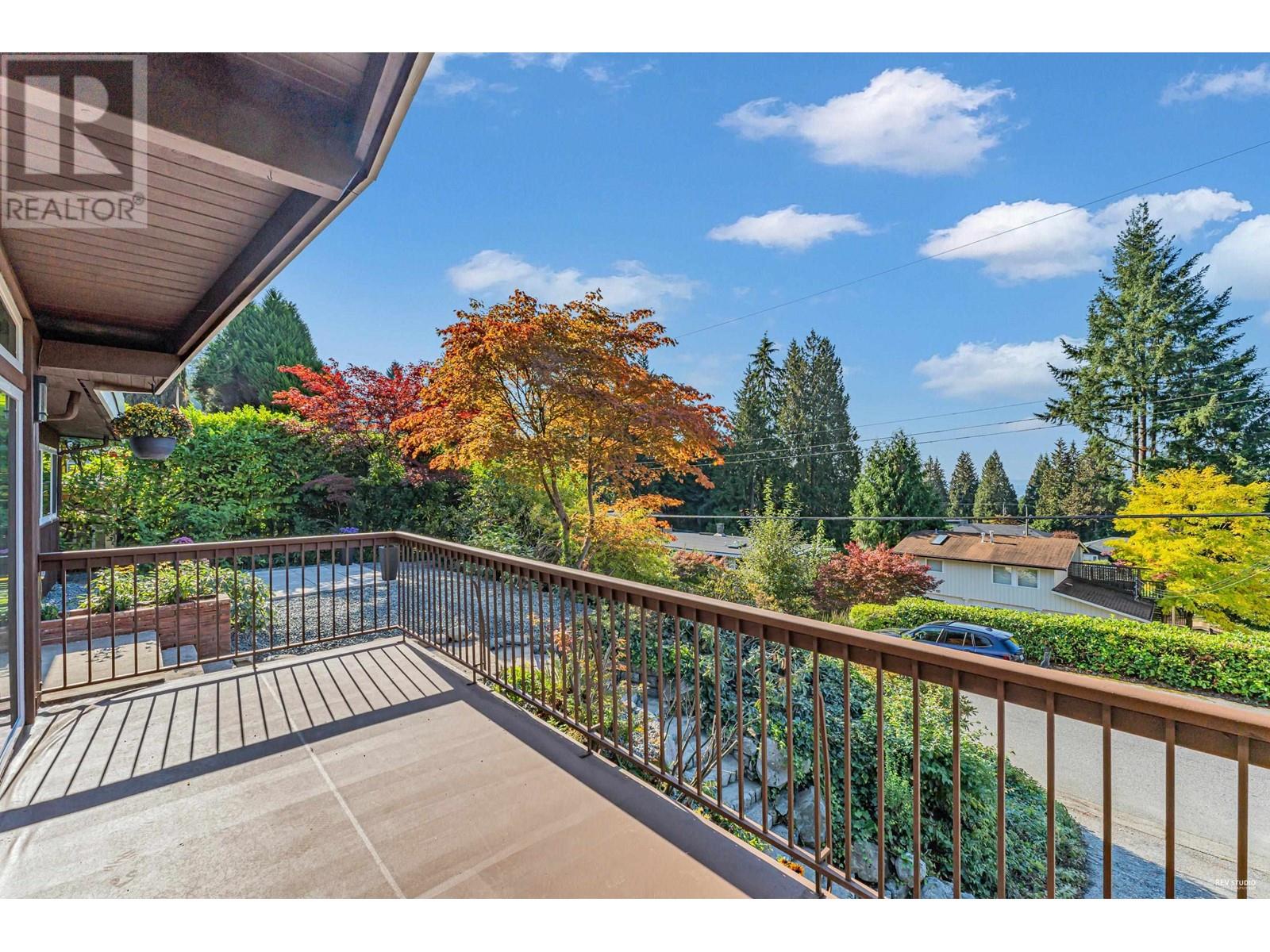 734 Crystal Court, North Vancouver, British Columbia  V7R 2B5 - Photo 32 - R2820428