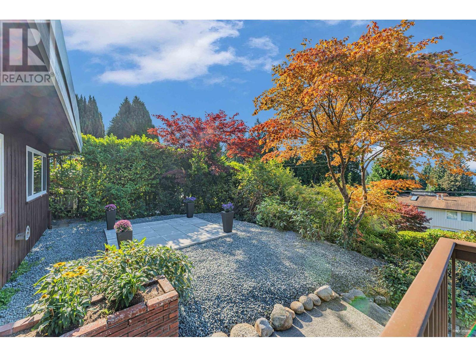 734 Crystal Court, North Vancouver, British Columbia  V7R 2B5 - Photo 30 - R2820428
