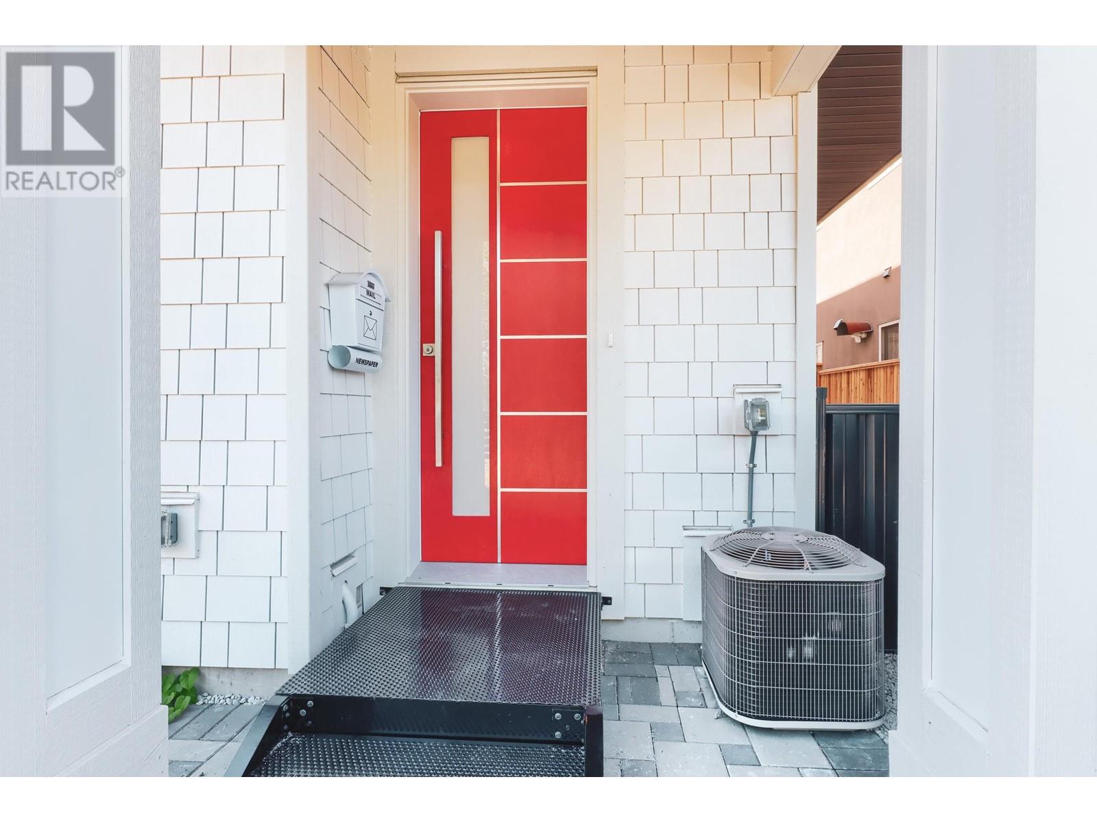 2948 E 3rd Avenue, Vancouver, British Columbia  V5M 1H8 - Photo 2 - R2820369