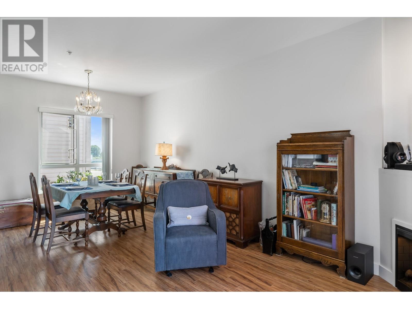 302 7655 Edmonds Street, Burnaby, British Columbia  V3N 1B6 - Photo 5 - R2820550