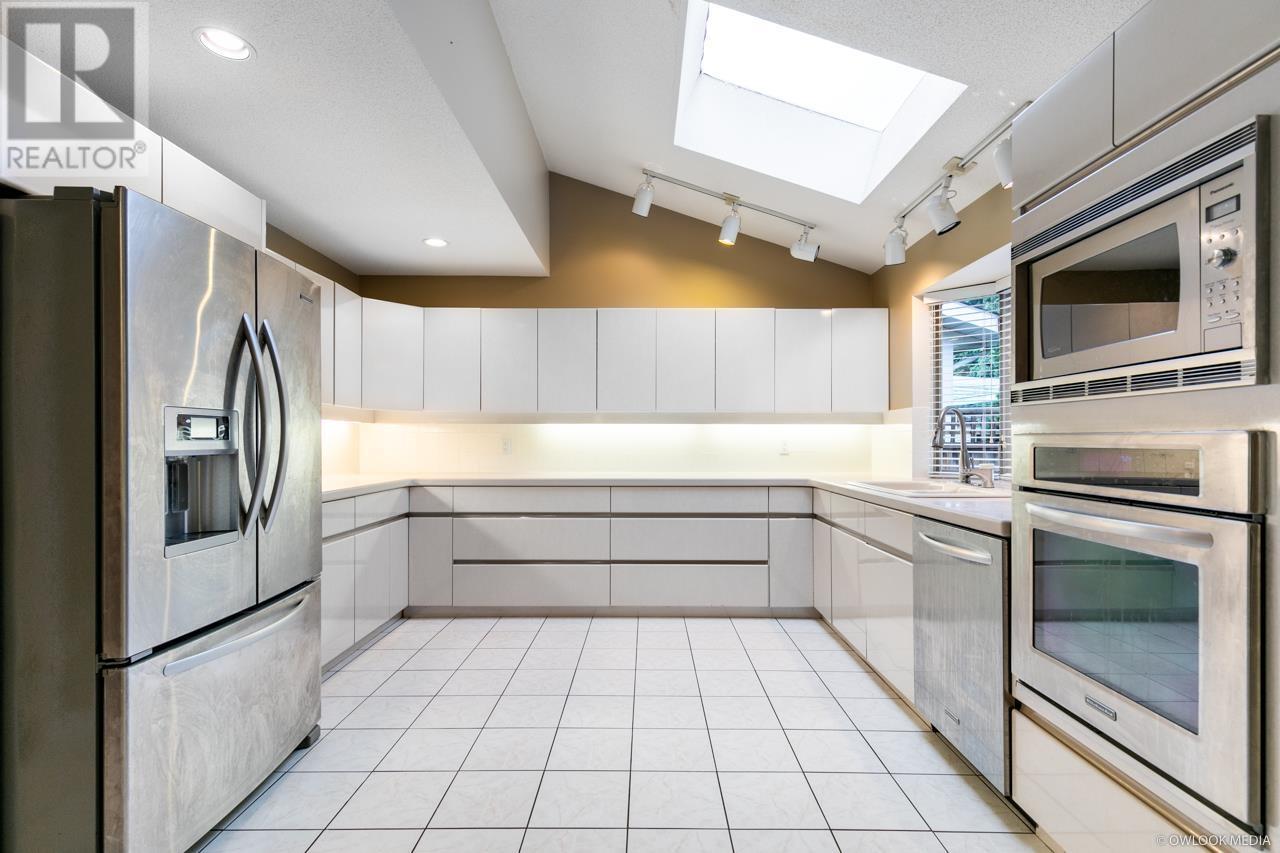 5575 Cornwall Drive, Richmond, British Columbia  V7C 5M8 - Photo 8 - R2820538