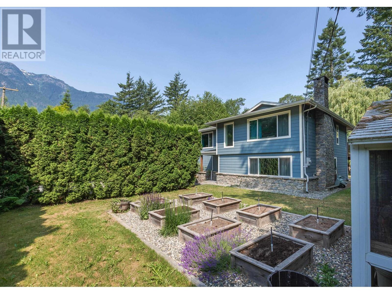 1269 Judd Road, Squamish, British Columbia  V0N 1H0 - Photo 4 - R2820541