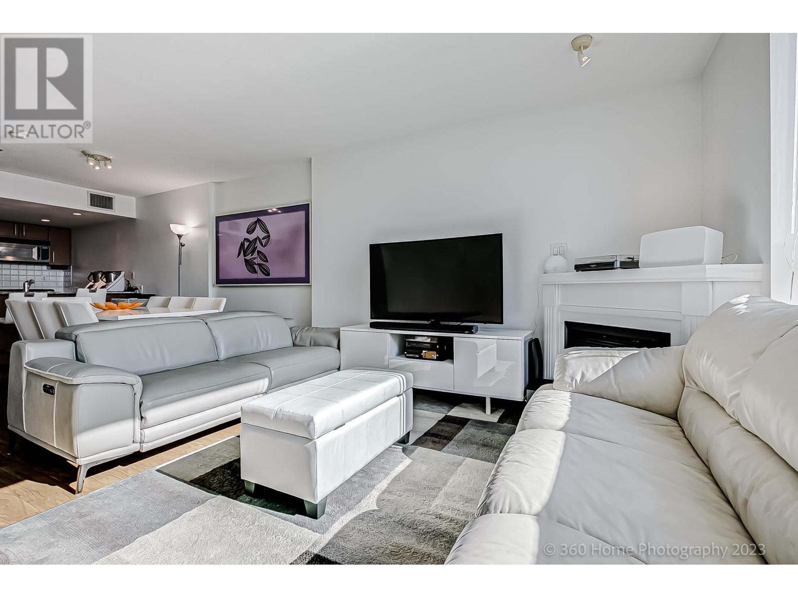 304 188 E Esplanade, North Vancouver, British Columbia  V7L 4Y1 - Photo 4 - R2816685