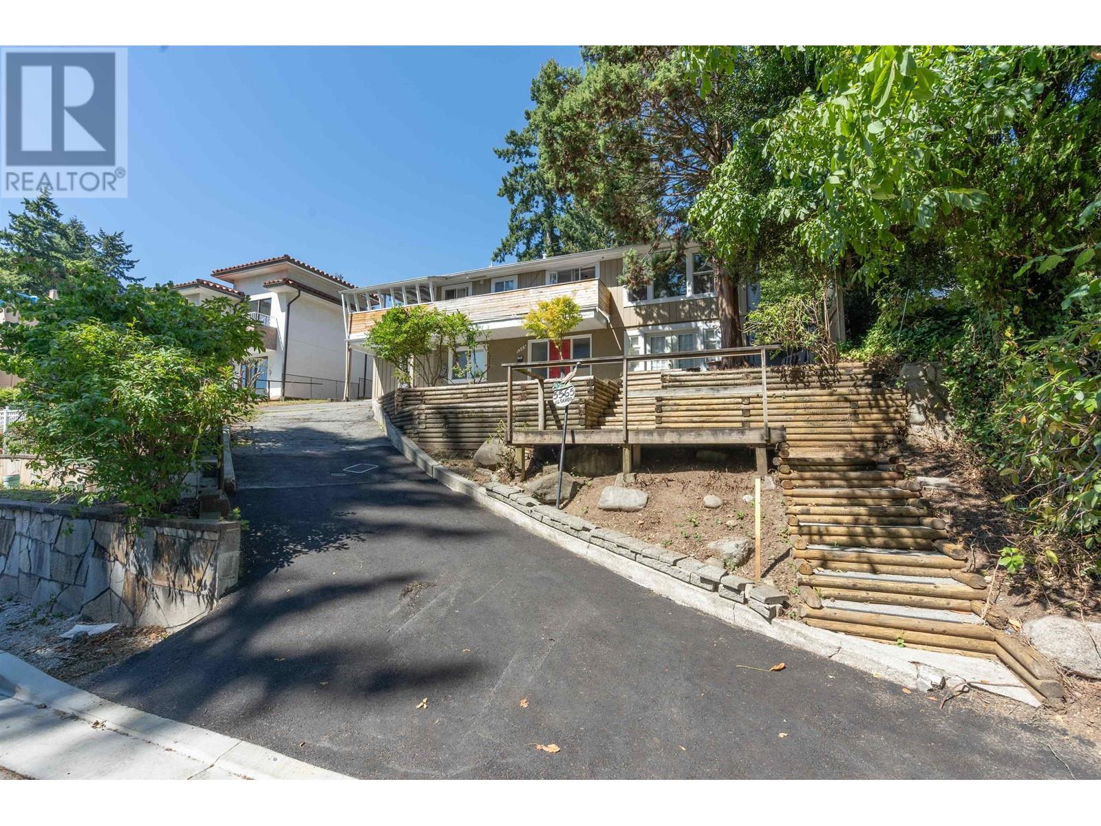 5565 Eleanor Street, Burnaby, British Columbia  V5J 3E1 - Photo 1 - R2820583