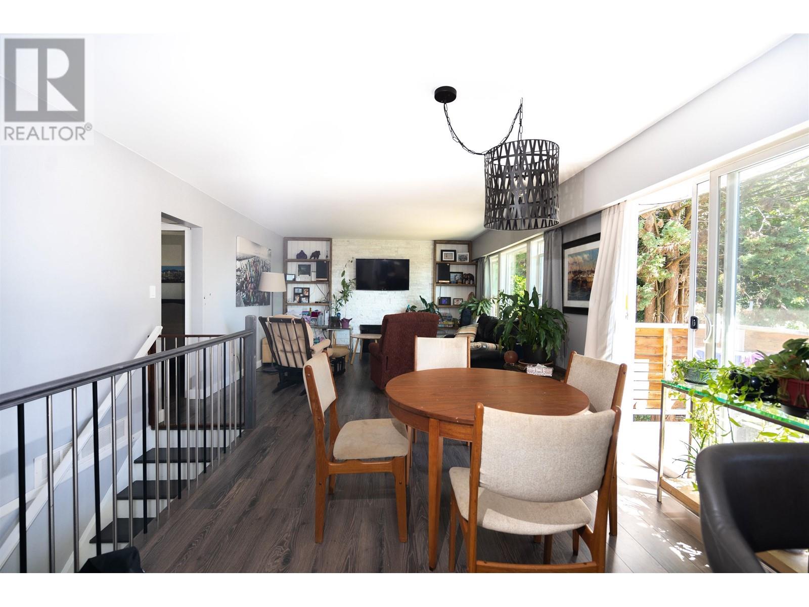 5565 Eleanor Street, Burnaby, British Columbia  V5J 3E1 - Photo 10 - R2820583