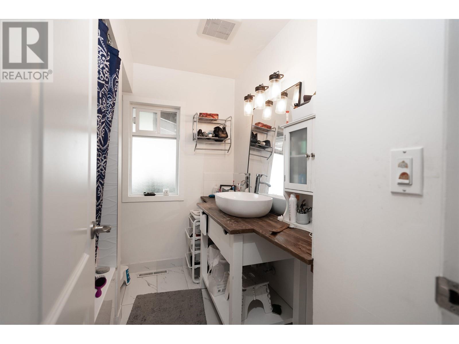 5565 Eleanor Street, Burnaby, British Columbia  V5J 3E1 - Photo 13 - R2820583