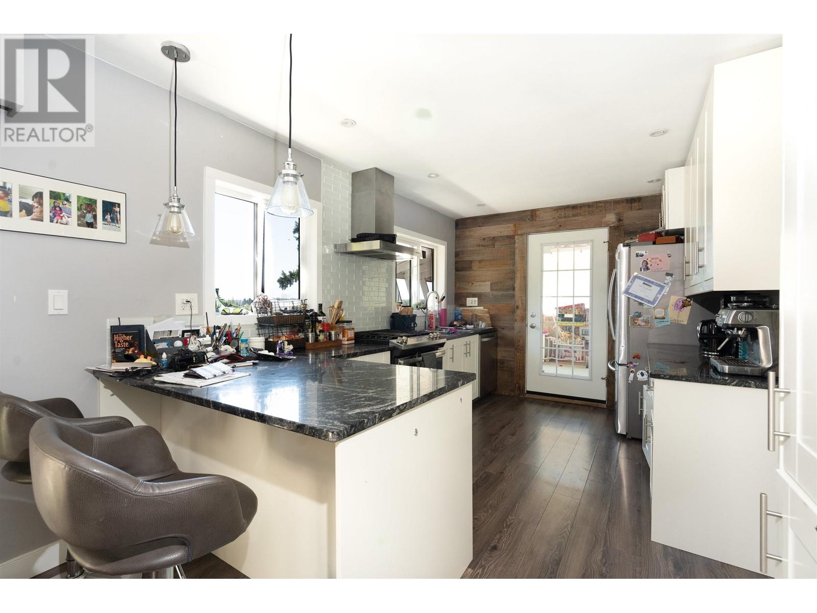 5565 Eleanor Street, Burnaby, British Columbia  V5J 3E1 - Photo 6 - R2820583