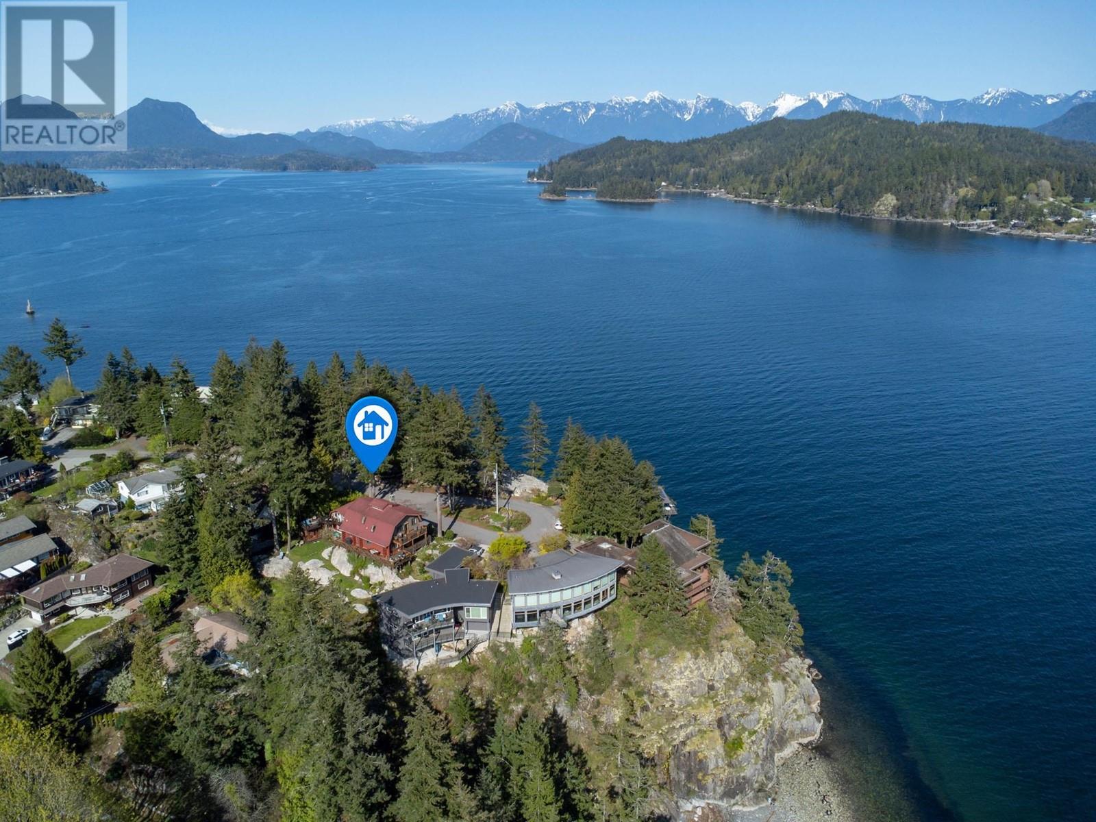 301 Shoal Lookout, Gibsons, British Columbia  V0N 1V8 - Photo 2 - R2820595