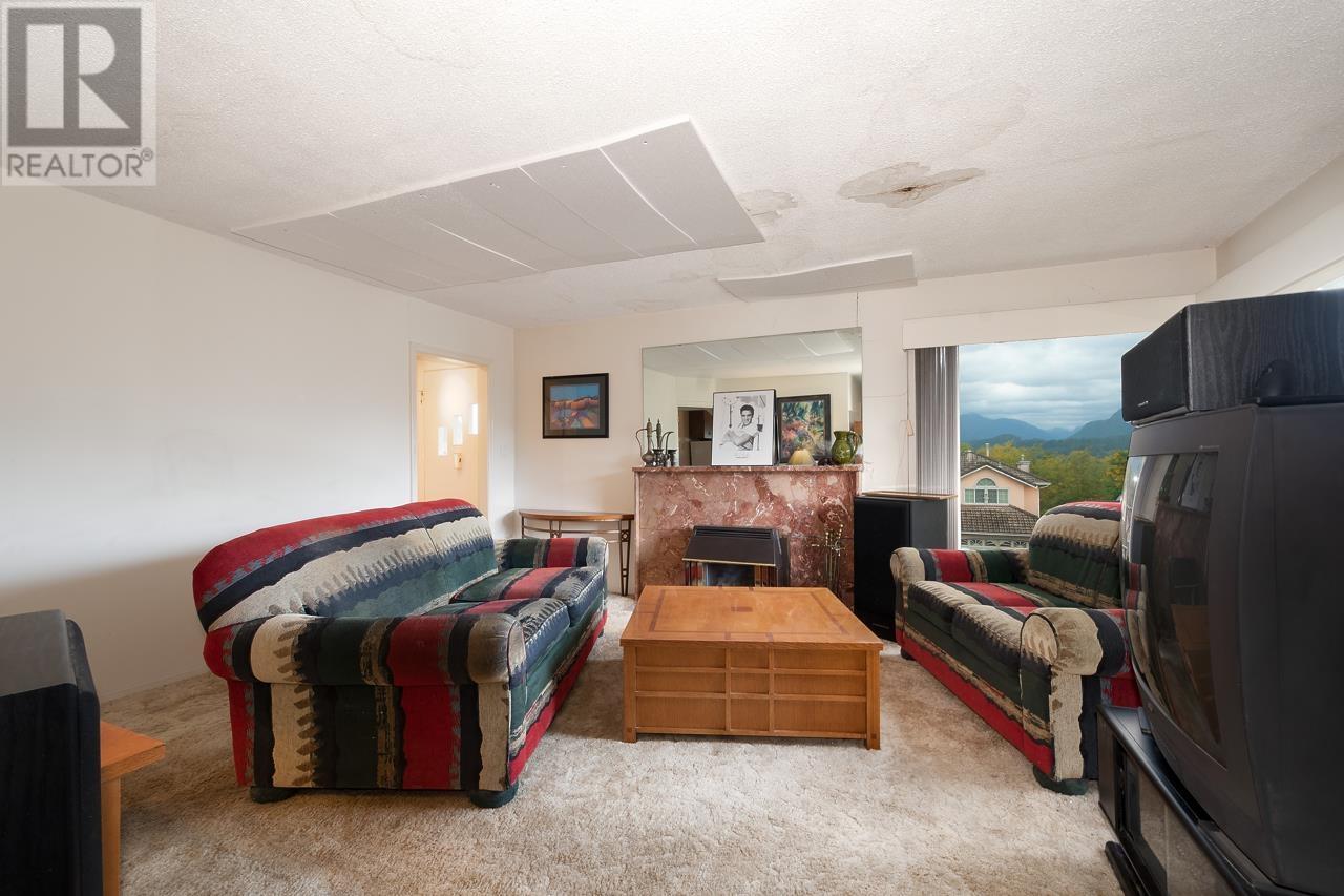 3996 Edinburgh Street, Burnaby, British Columbia  V5C 1R7 - Photo 3 - R2820605