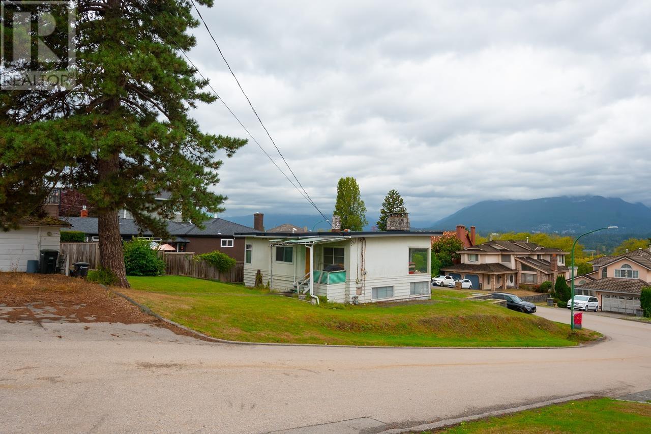 3996 Edinburgh Street, Burnaby, British Columbia  V5C 1R7 - Photo 40 - R2820605