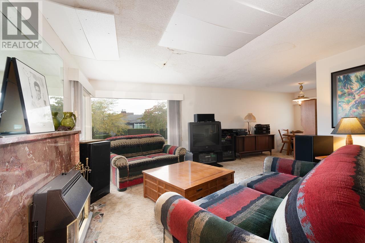 3996 Edinburgh Street, Burnaby, British Columbia  V5C 1R7 - Photo 5 - R2820605