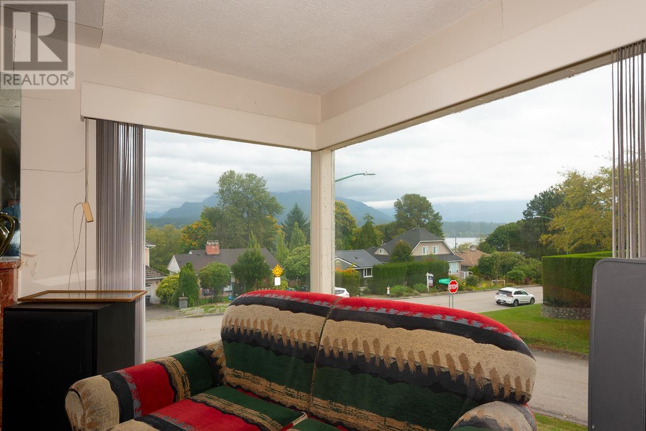 3996 Edinburgh Street, Burnaby, British Columbia  V5C 1R7 - Photo 6 - R2820605
