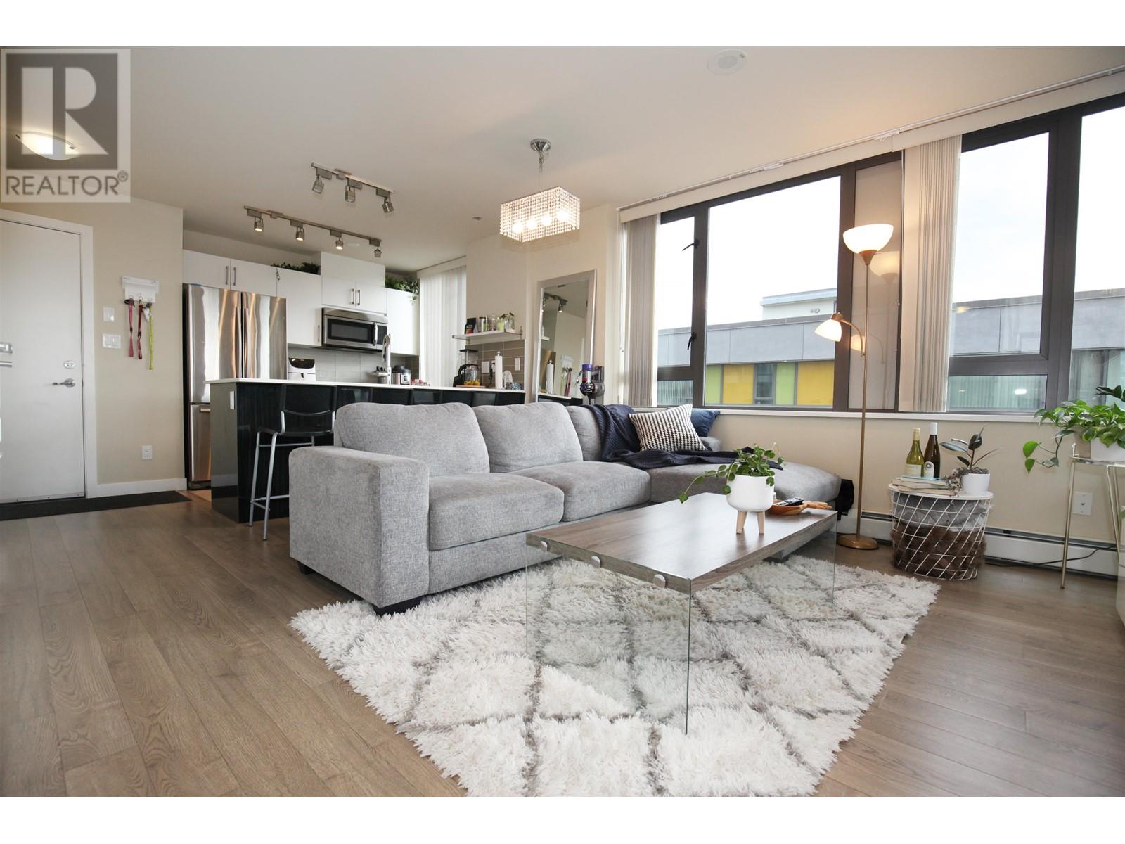 516 2689 Kingsway, Vancouver, British Columbia  V5R 0C3 - Photo 1 - R2820269