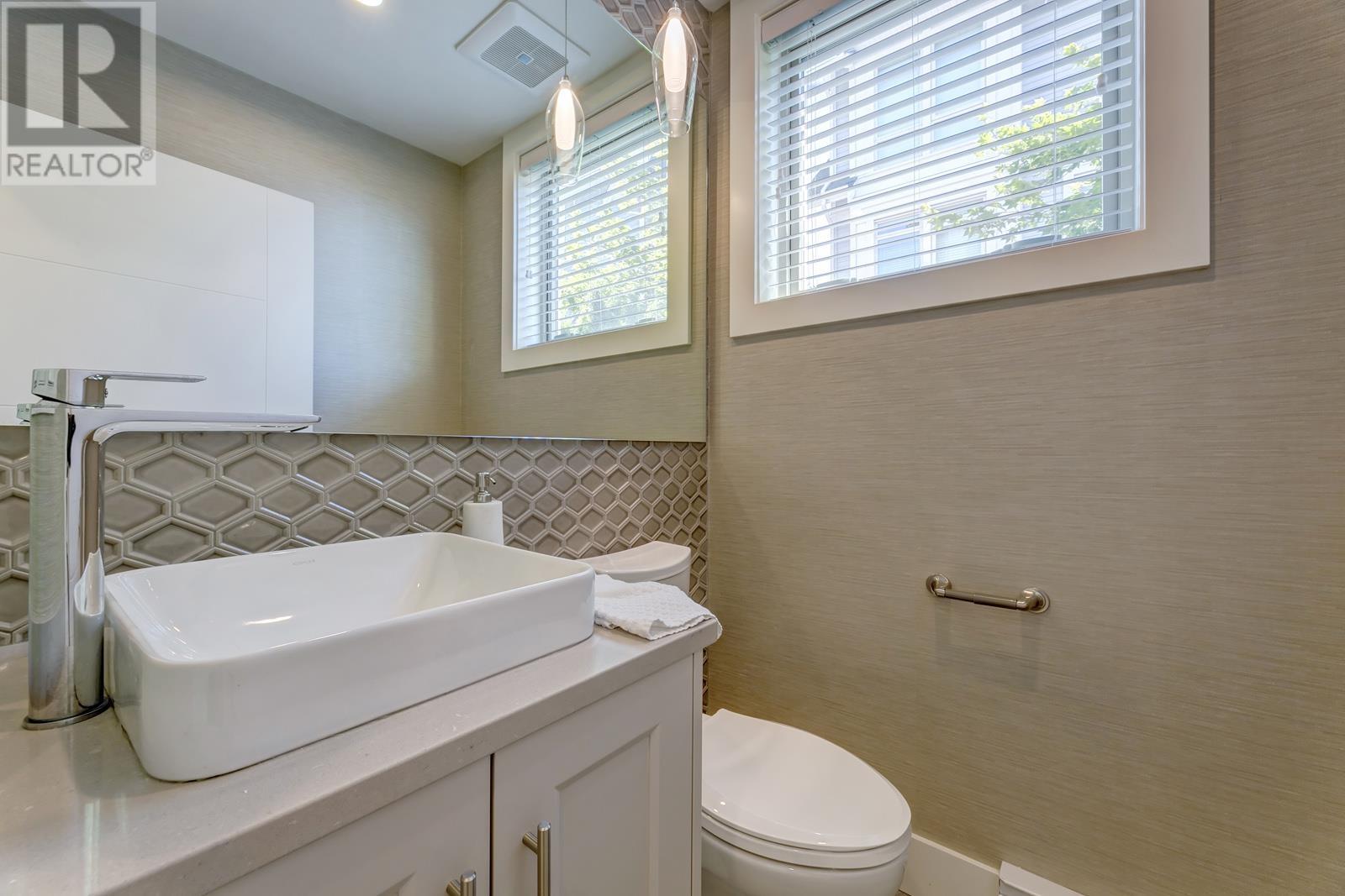 6 115 W Queen Road, North Vancouver, British Columbia  V6P 6G5 - Photo 4 - R2820558