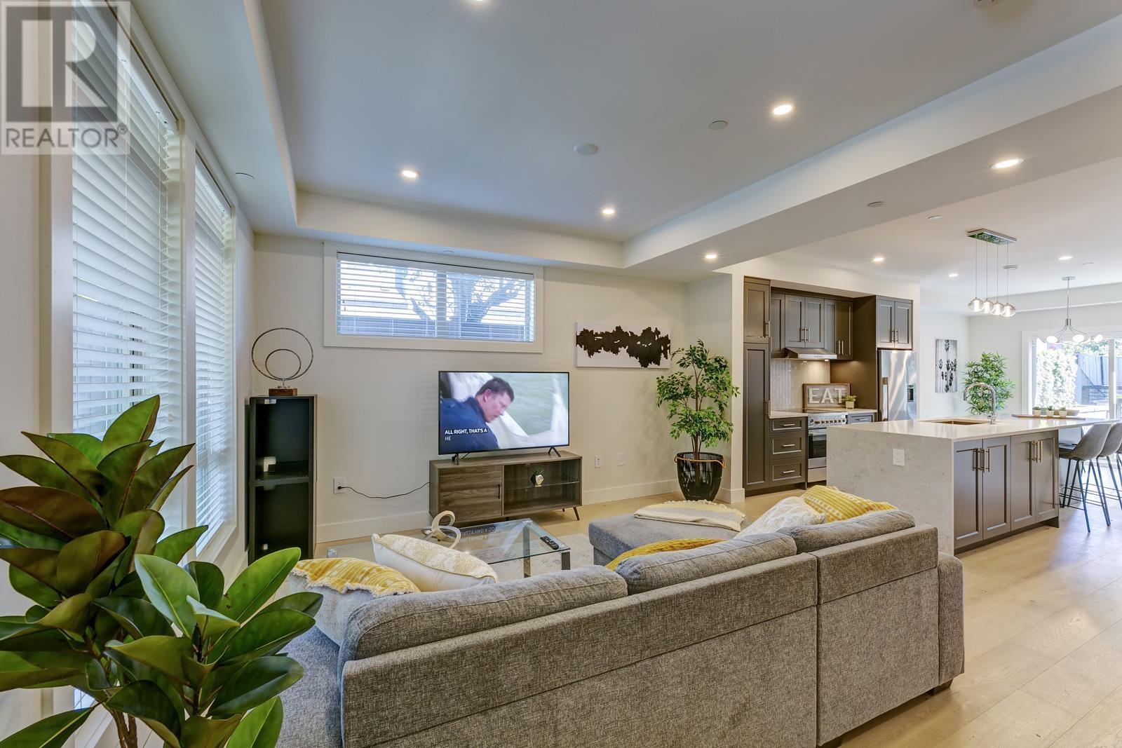 6 115 W Queen Road, North Vancouver, British Columbia  V6P 6G5 - Photo 2 - R2820558