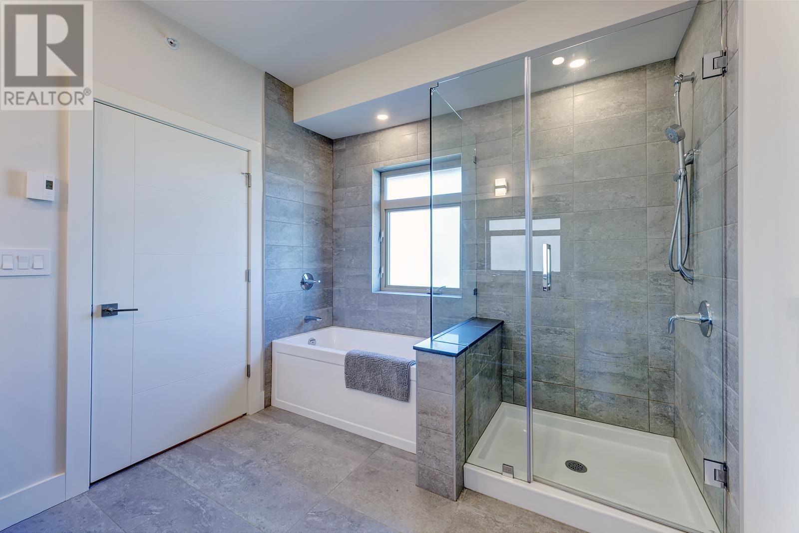 6 115 W Queen Road, North Vancouver, British Columbia  V6P 6G5 - Photo 9 - R2820558