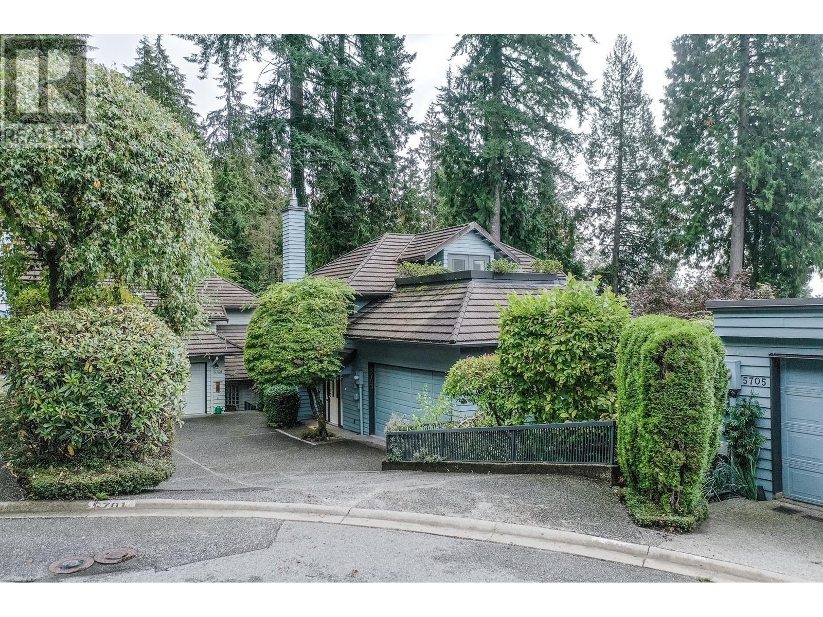 5703 OWL COURT, north vancouver, British Columbia