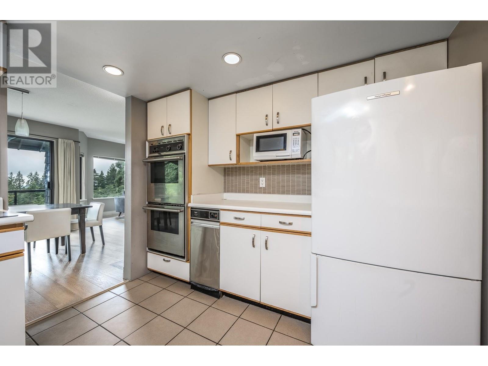 5703 Owl Court, North Vancouver, British Columbia  V7R 4V1 - Photo 8 - R2820518