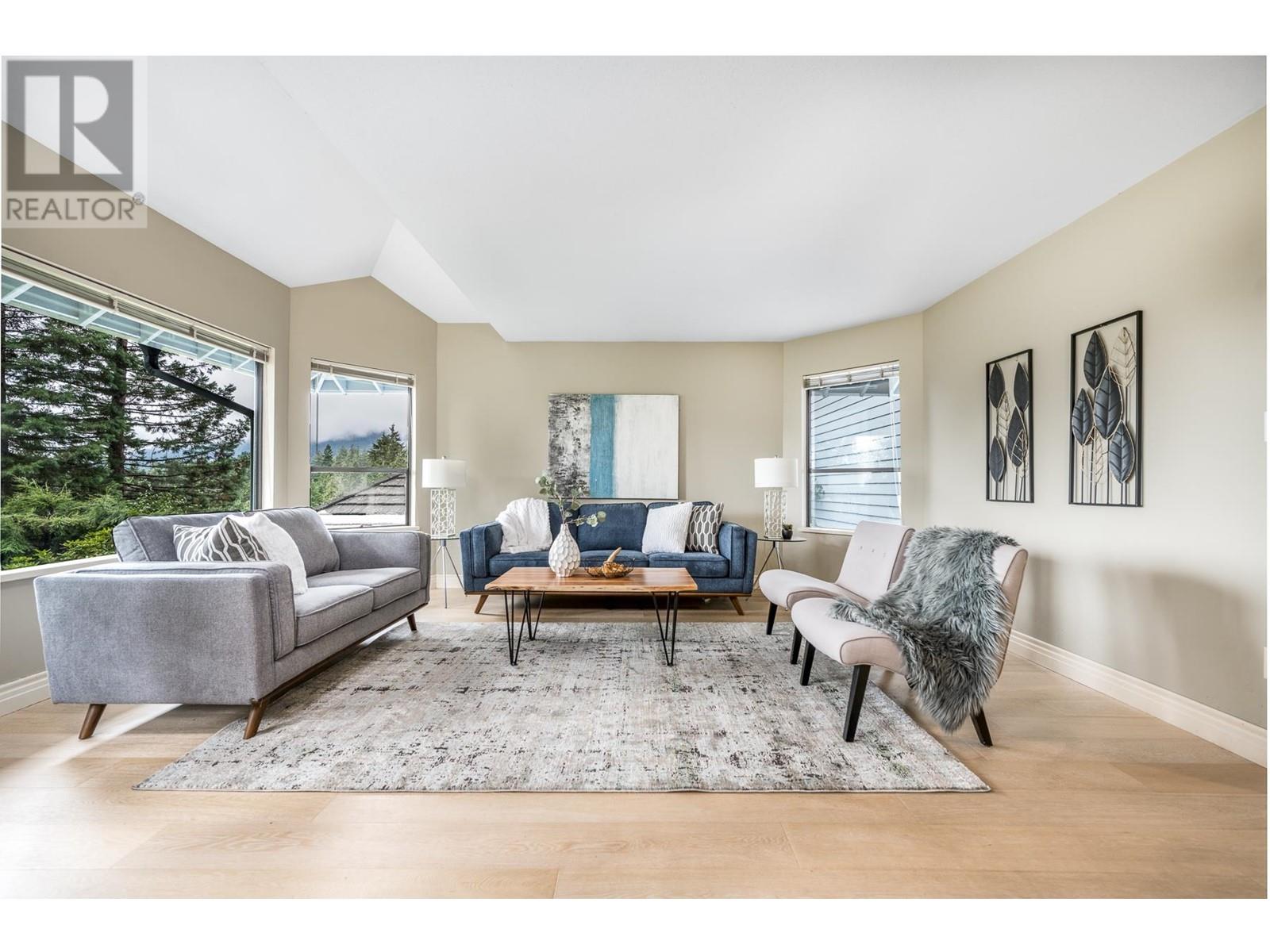 5703 Owl Court, North Vancouver, British Columbia  V7R 4V1 - Photo 4 - R2820518