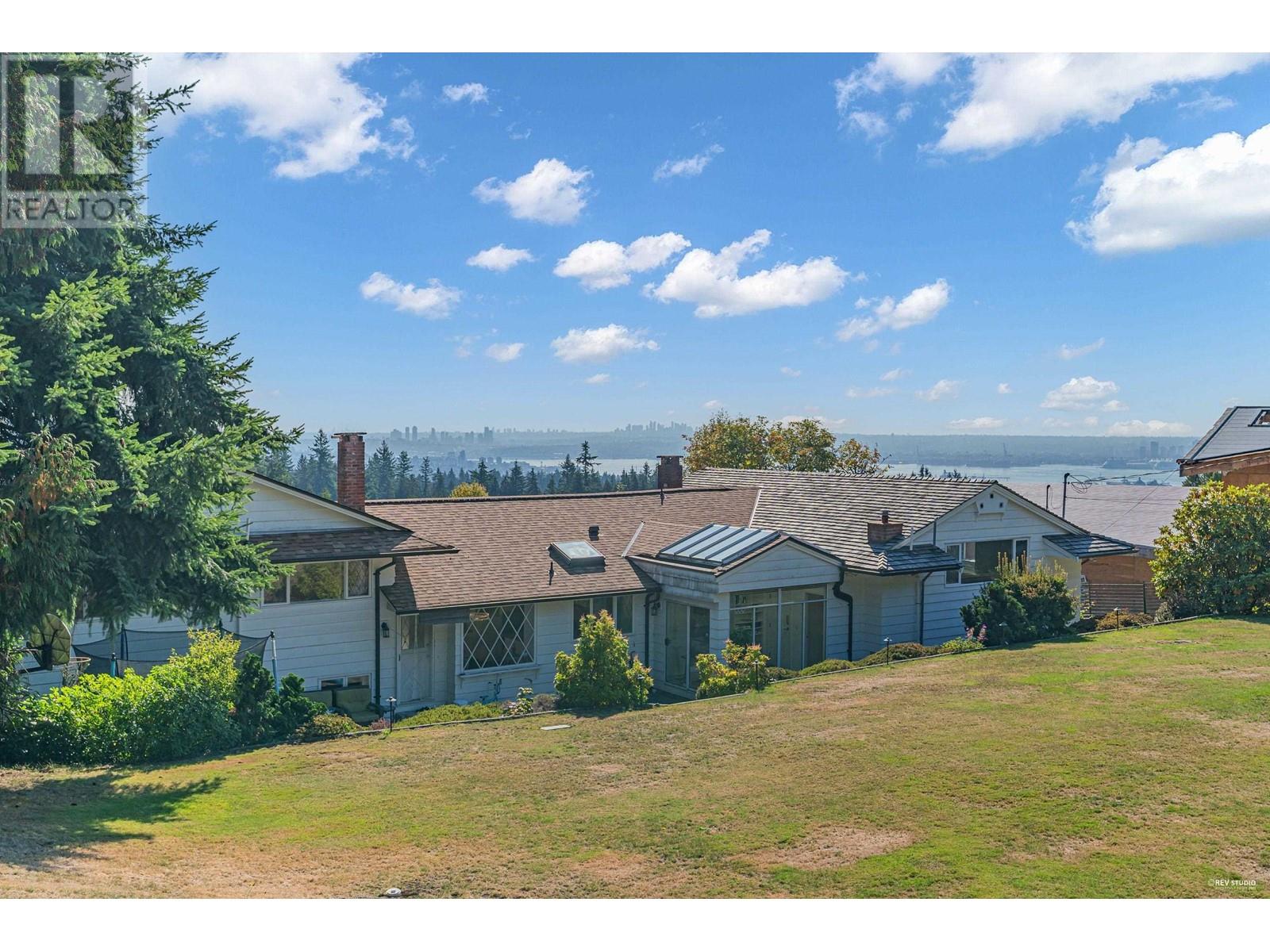 685 King Georges Way, West Vancouver, British Columbia  V7S 1S2 - Photo 2 - R2819655