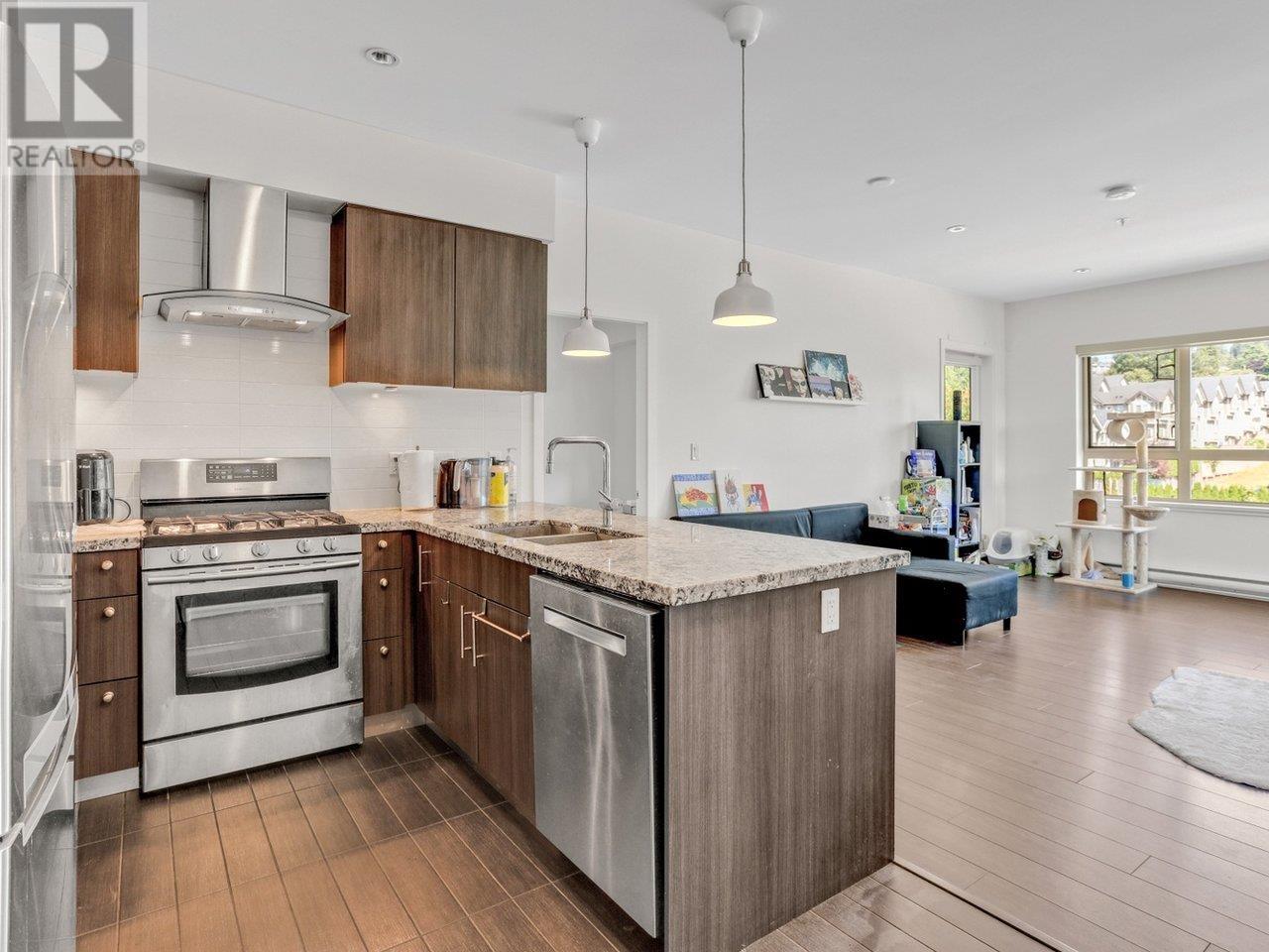 401 5688 Hastings Street, Burnaby, British Columbia  V5B 1R4 - Photo 2 - R2820641