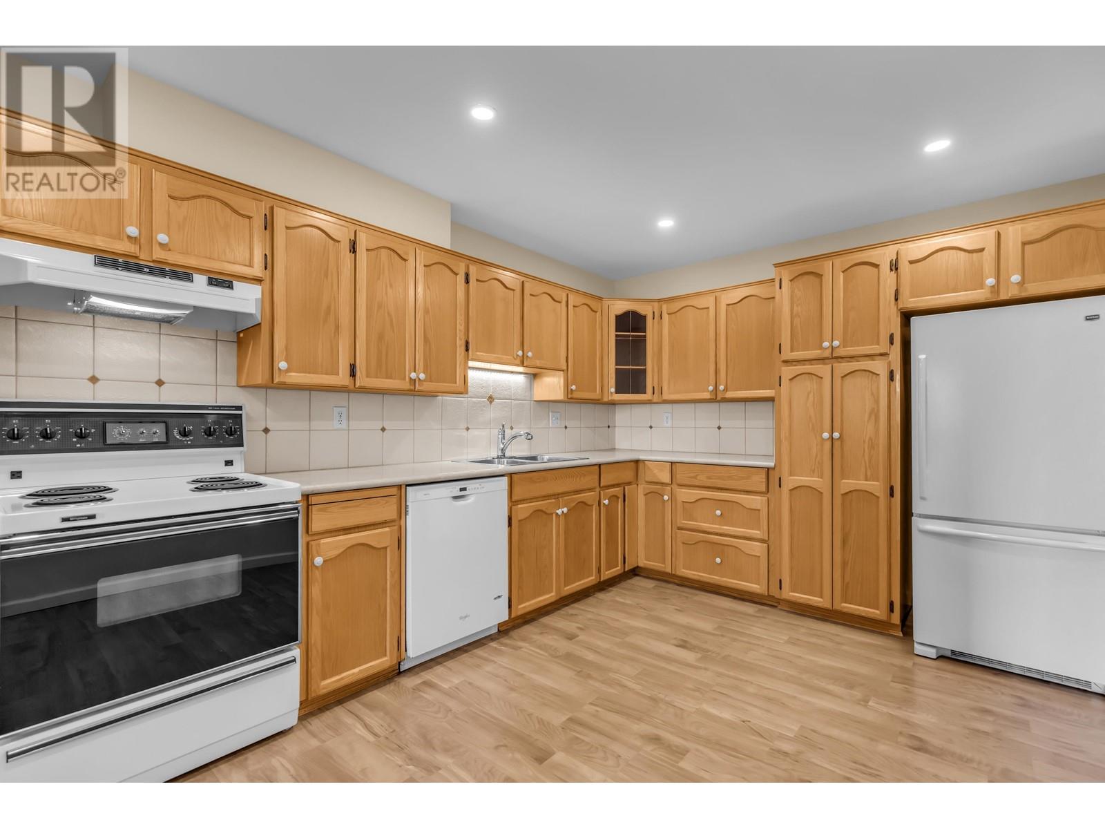 206 11601 227 Street, Maple Ridge, British Columbia  V2X 0J7 - Photo 5 - R2820648