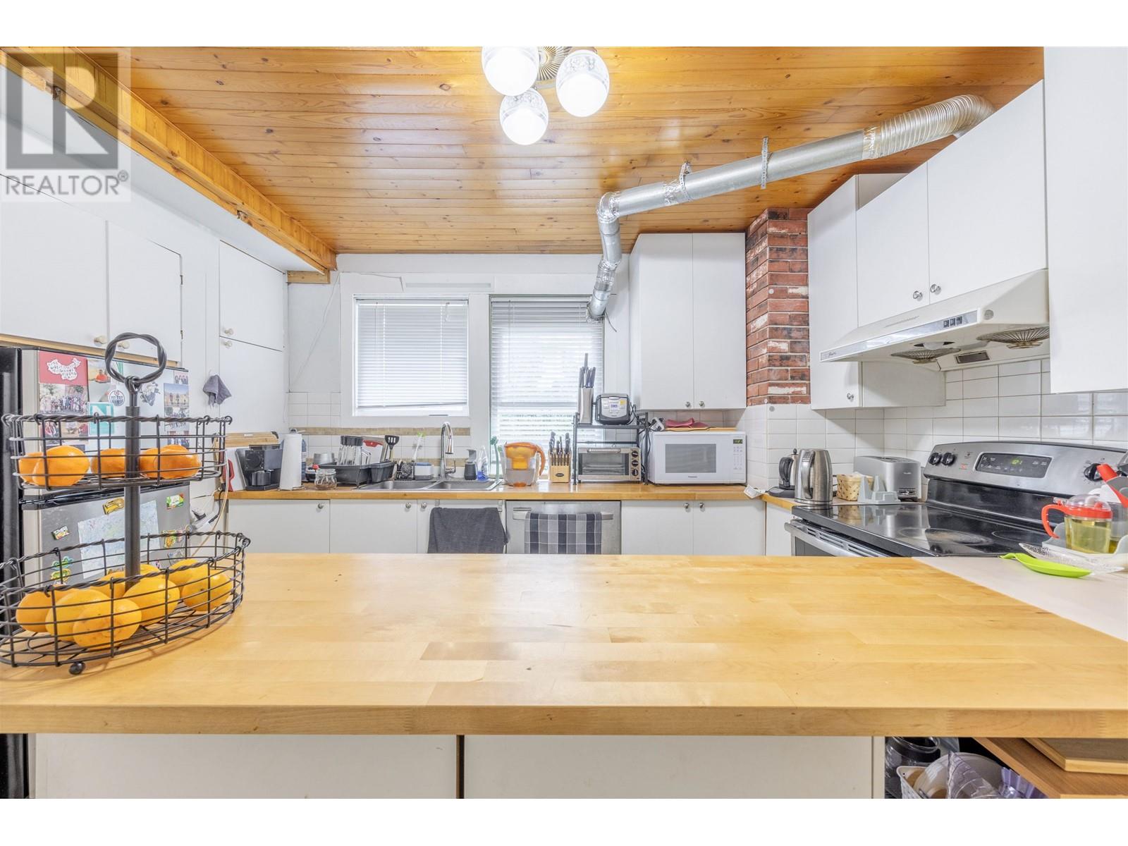 634 Rochester Avenue, Coquitlam, British Columbia  V3K 2V7 - Photo 6 - R2816926