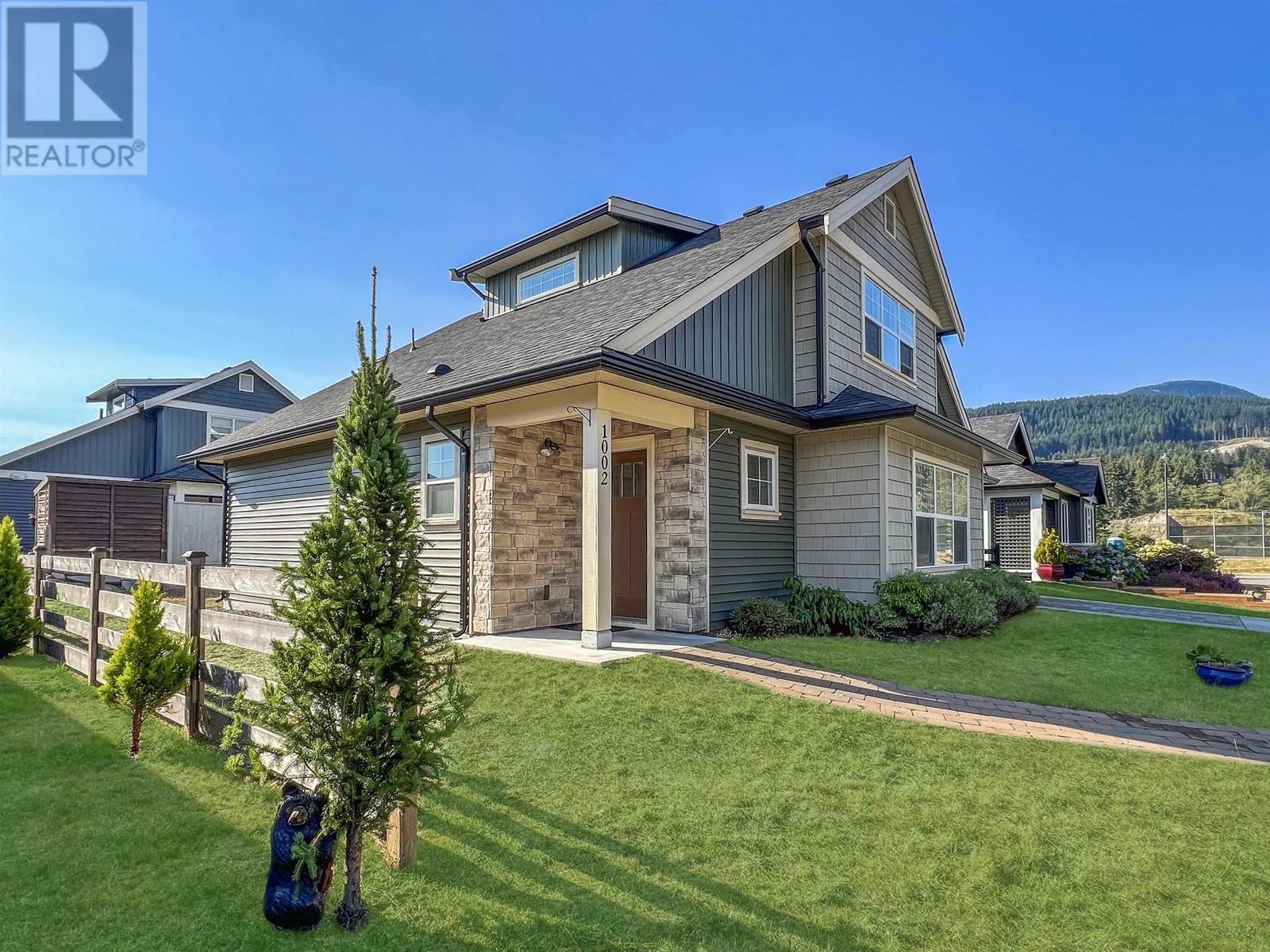 1002 Goddard Road, Gibsons, British Columbia  V0N 1V7 - Photo 1 - R2820701