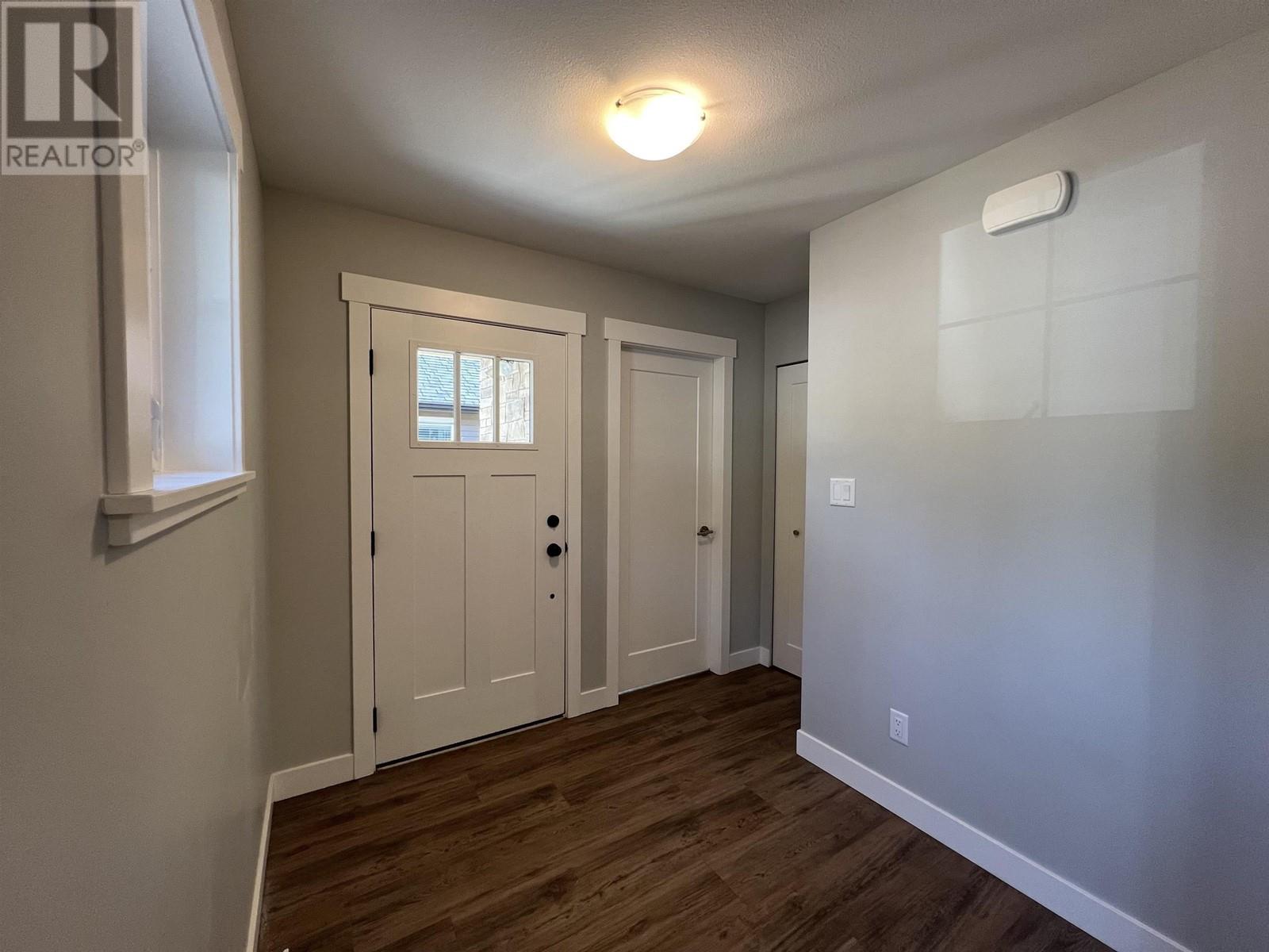 1002 Goddard Road, Gibsons, British Columbia  V0N 1V7 - Photo 11 - R2820701