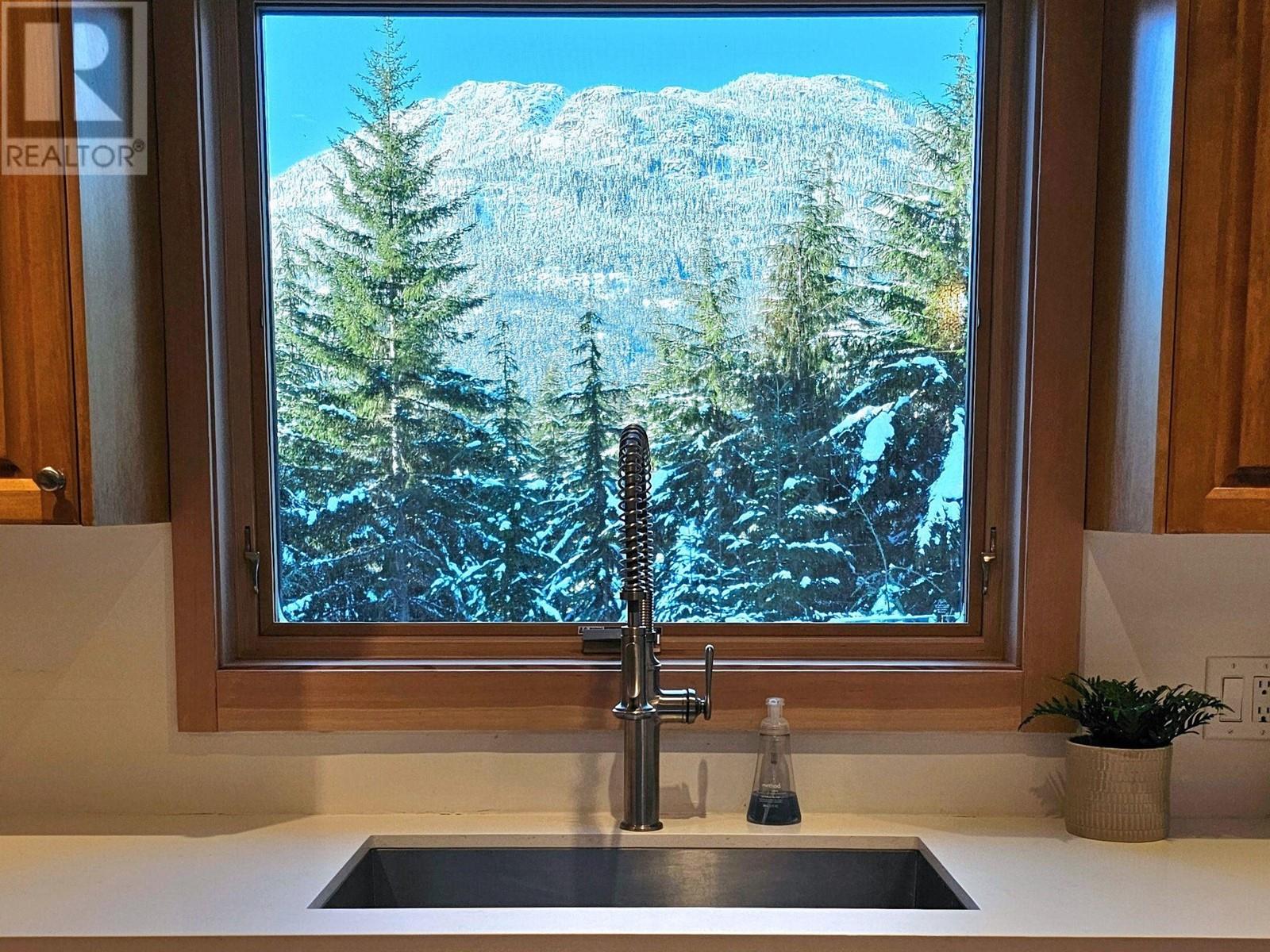 6254 Eagle Drive, Whistler, British Columbia  V8E 0C7 - Photo 9 - R2820741